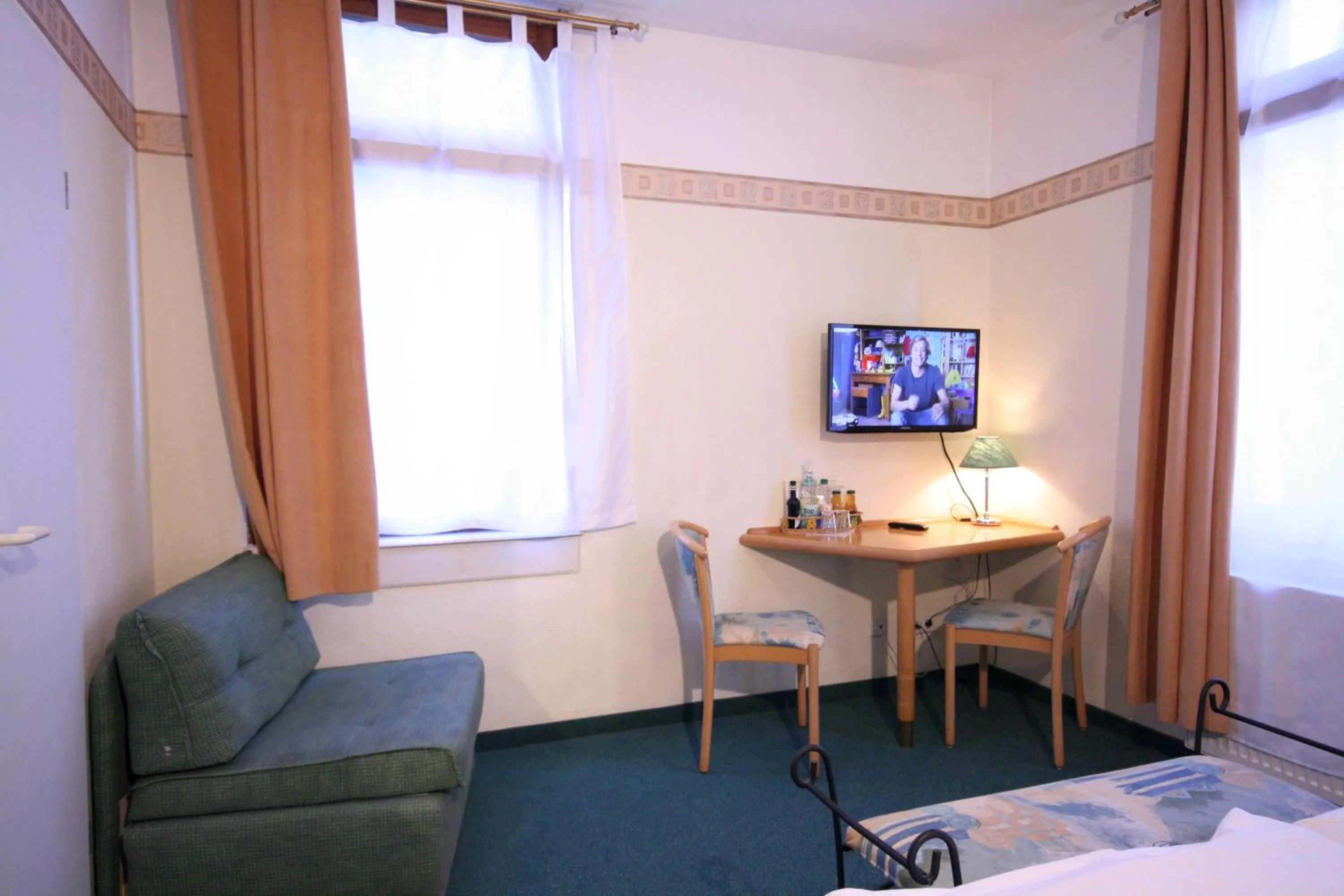 Photo of the whole room in Classic Inn