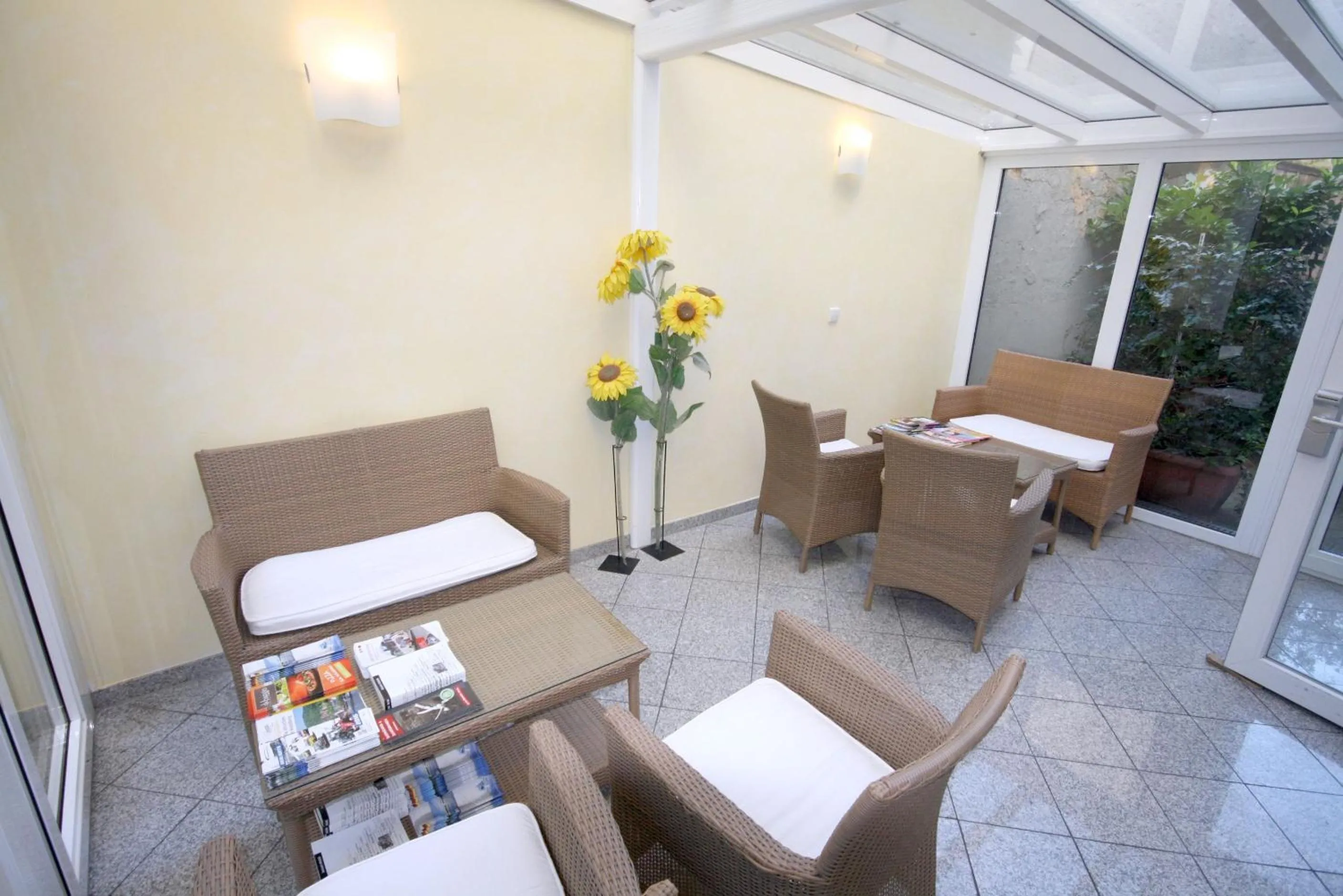 Area and facilities in Classic Inn