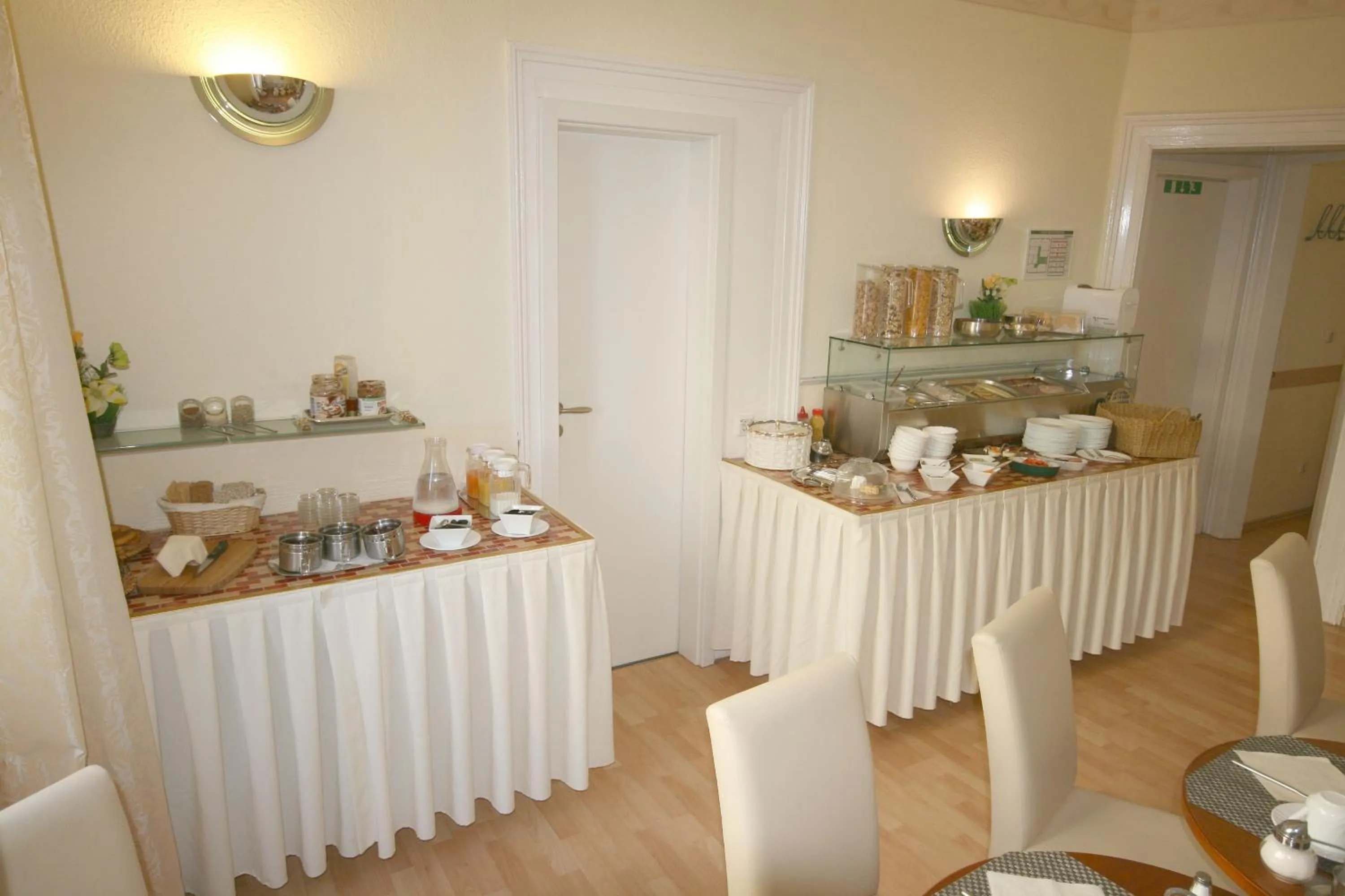 Buffet breakfast in Classic Inn