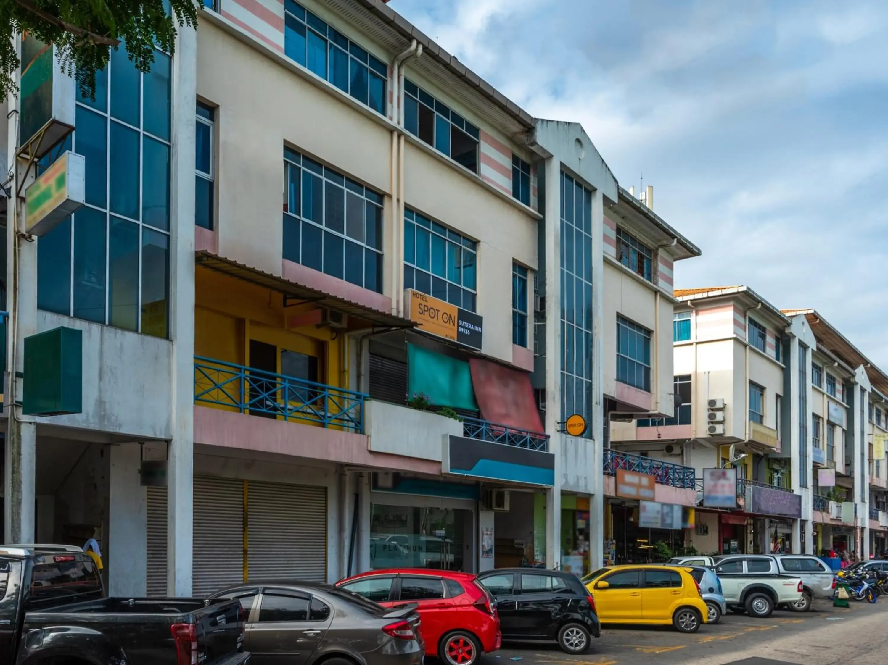 Facade/entrance, Property Building in SPOT ON 89936 Sutera Inn