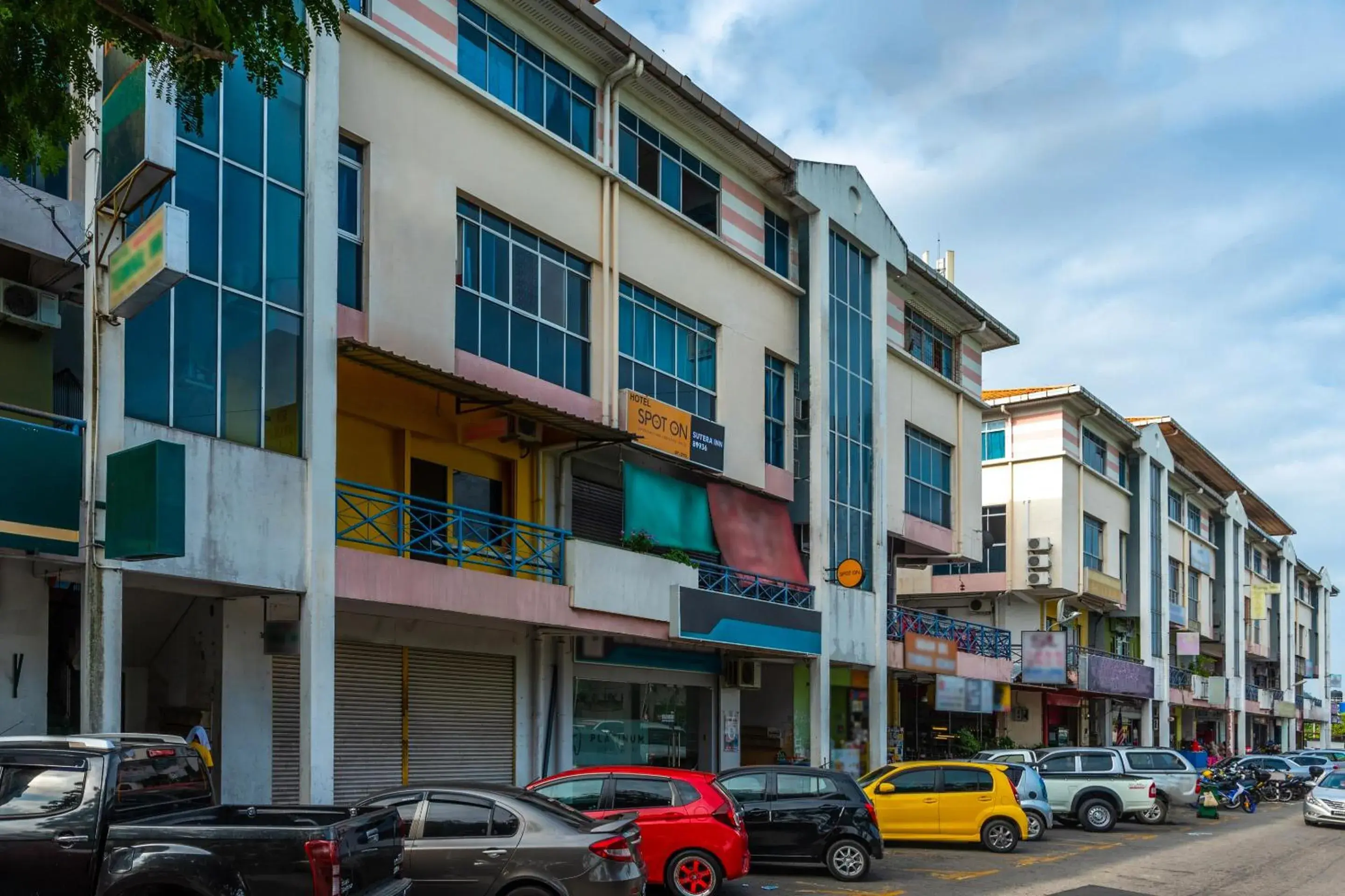 Facade/entrance, Property Building in SPOT ON 89936 Sutera Inn