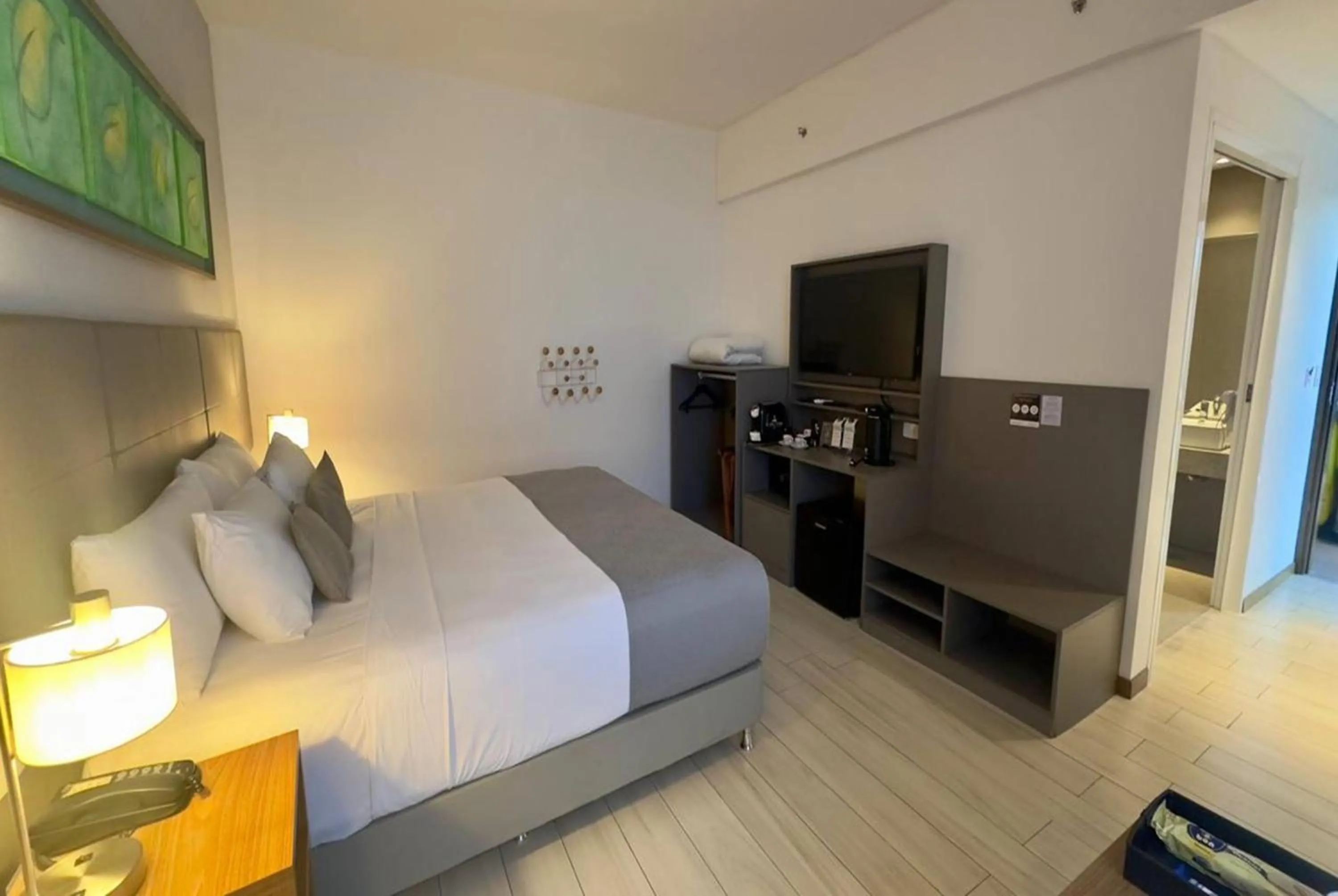 Photo of the whole room, Bed in Dazzler by Wyndham Ciudad del Este