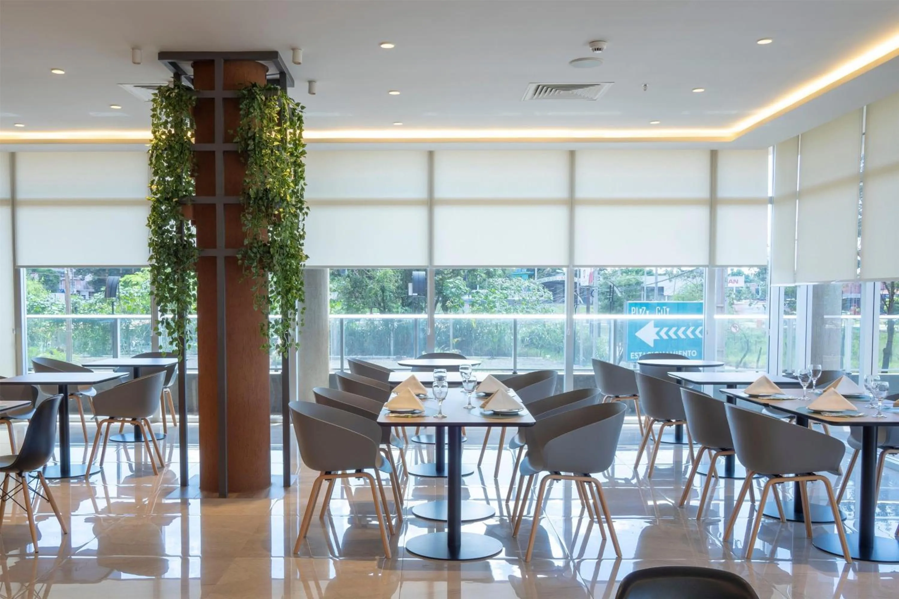 Restaurant/places to eat in Dazzler by Wyndham Ciudad del Este
