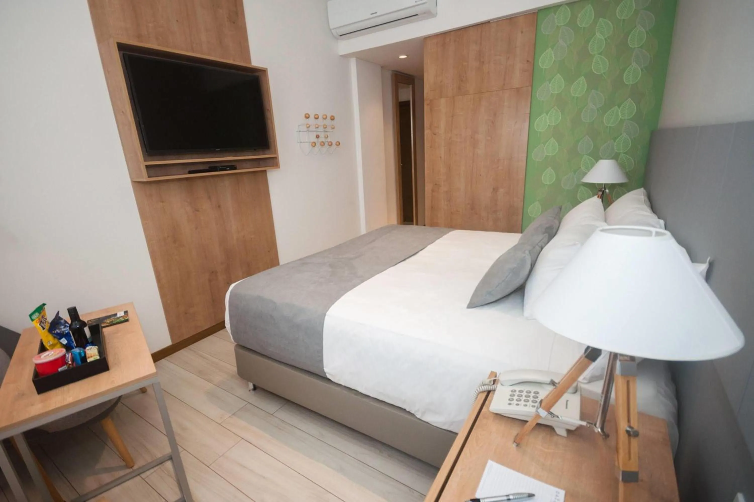 Photo of the whole room, Bed in Dazzler by Wyndham Ciudad del Este