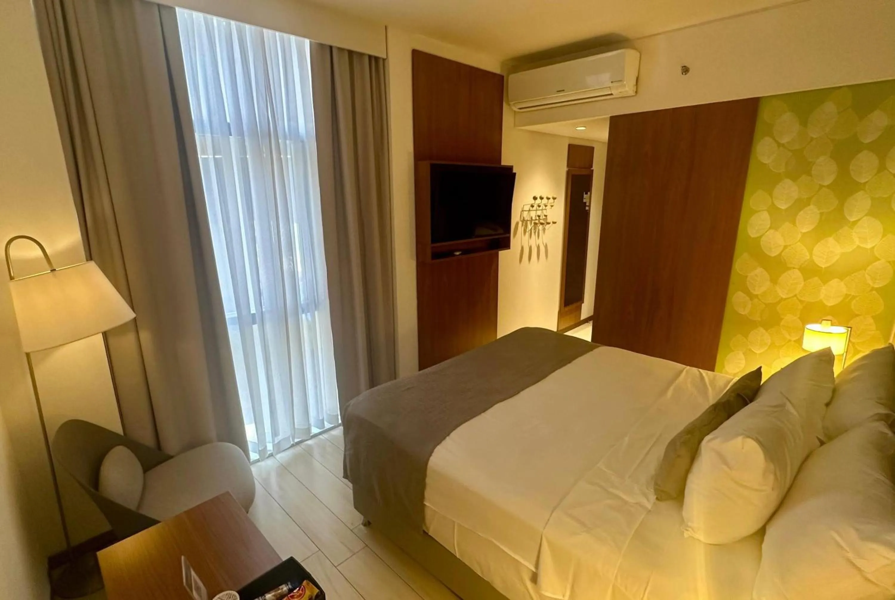 Photo of the whole room, Bed in Dazzler by Wyndham Ciudad del Este