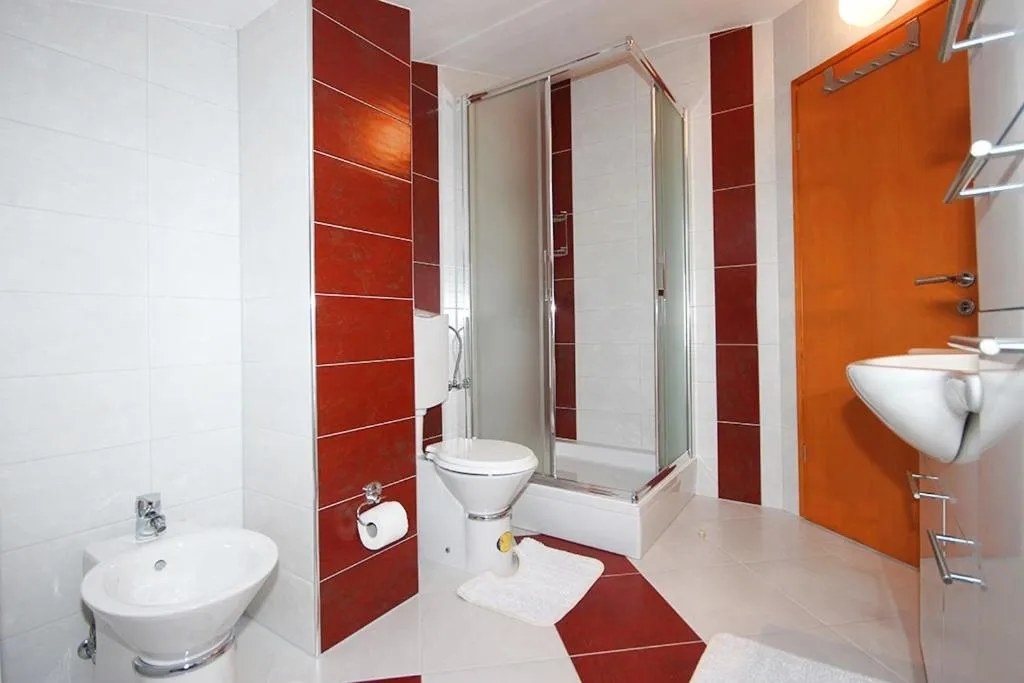 Shower in Istriensonne - Apartments Veruda mit Grillterrasse