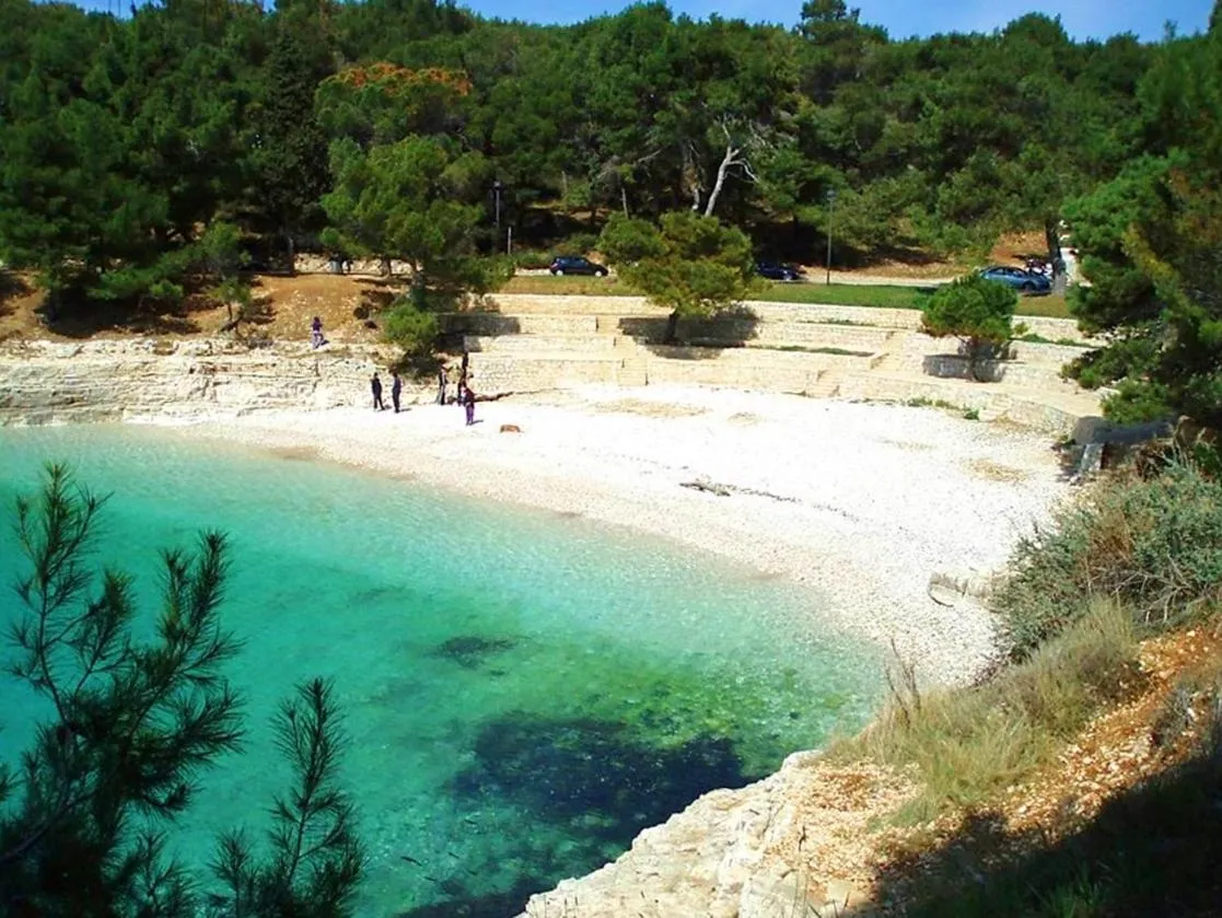 Beach in Istriensonne - Apartments Veruda mit Grillterrasse
