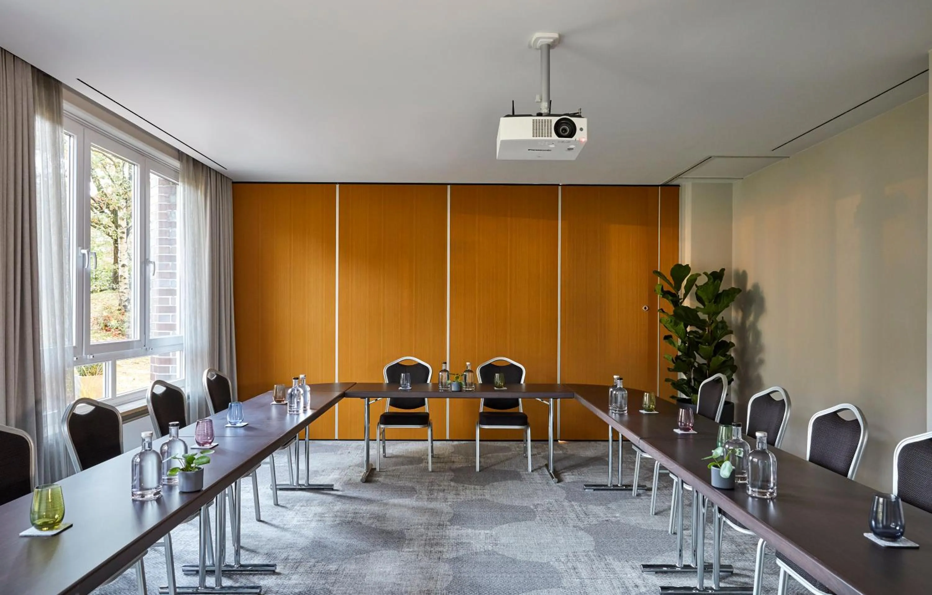 Meeting/conference room in Crowne Plaza Hamburg-City Alster by IHG