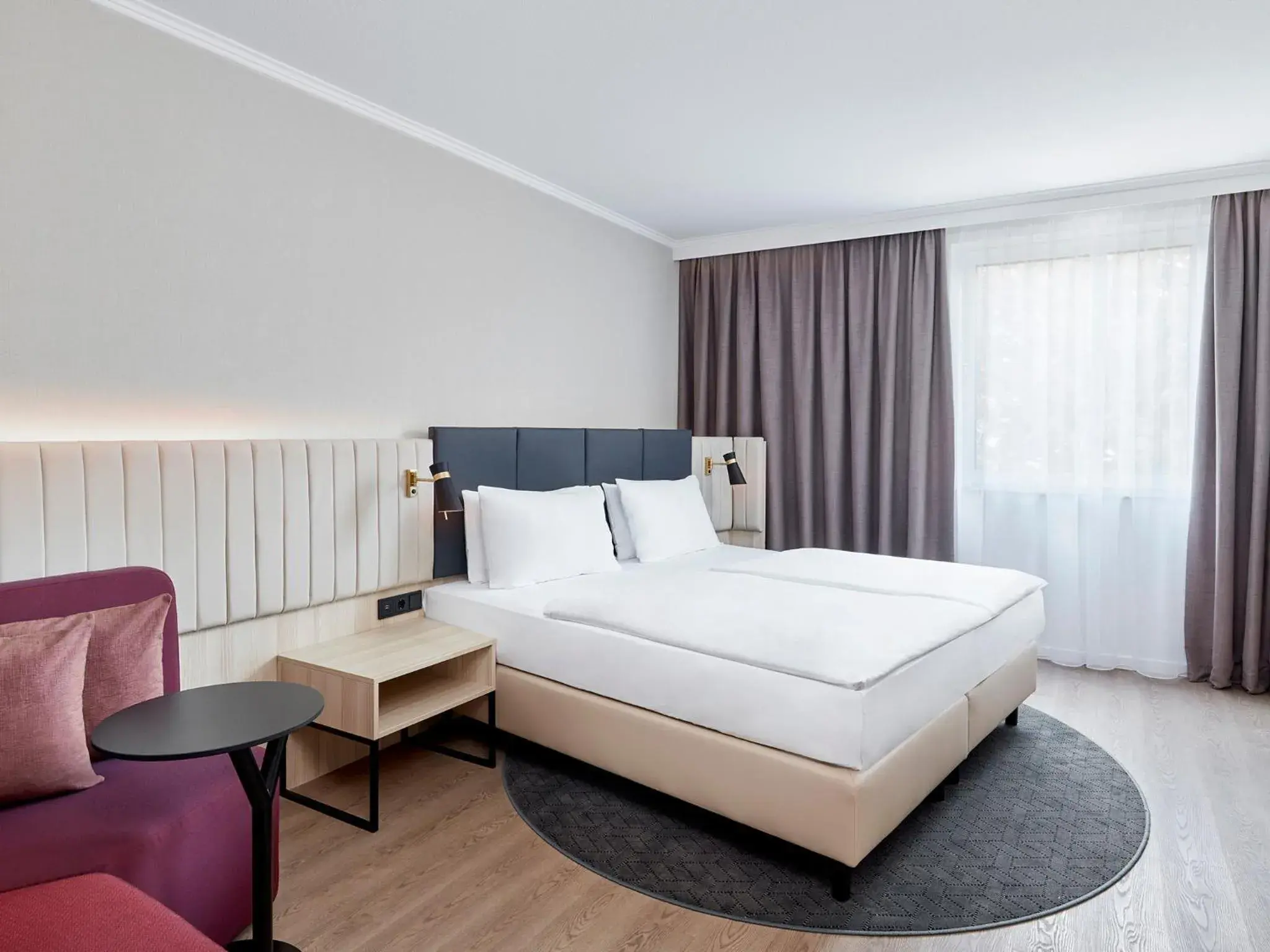 Bed in Crowne Plaza Hamburg-City Alster by IHG Bed in Crowne Plaza Hamburg-City Alster by IHG