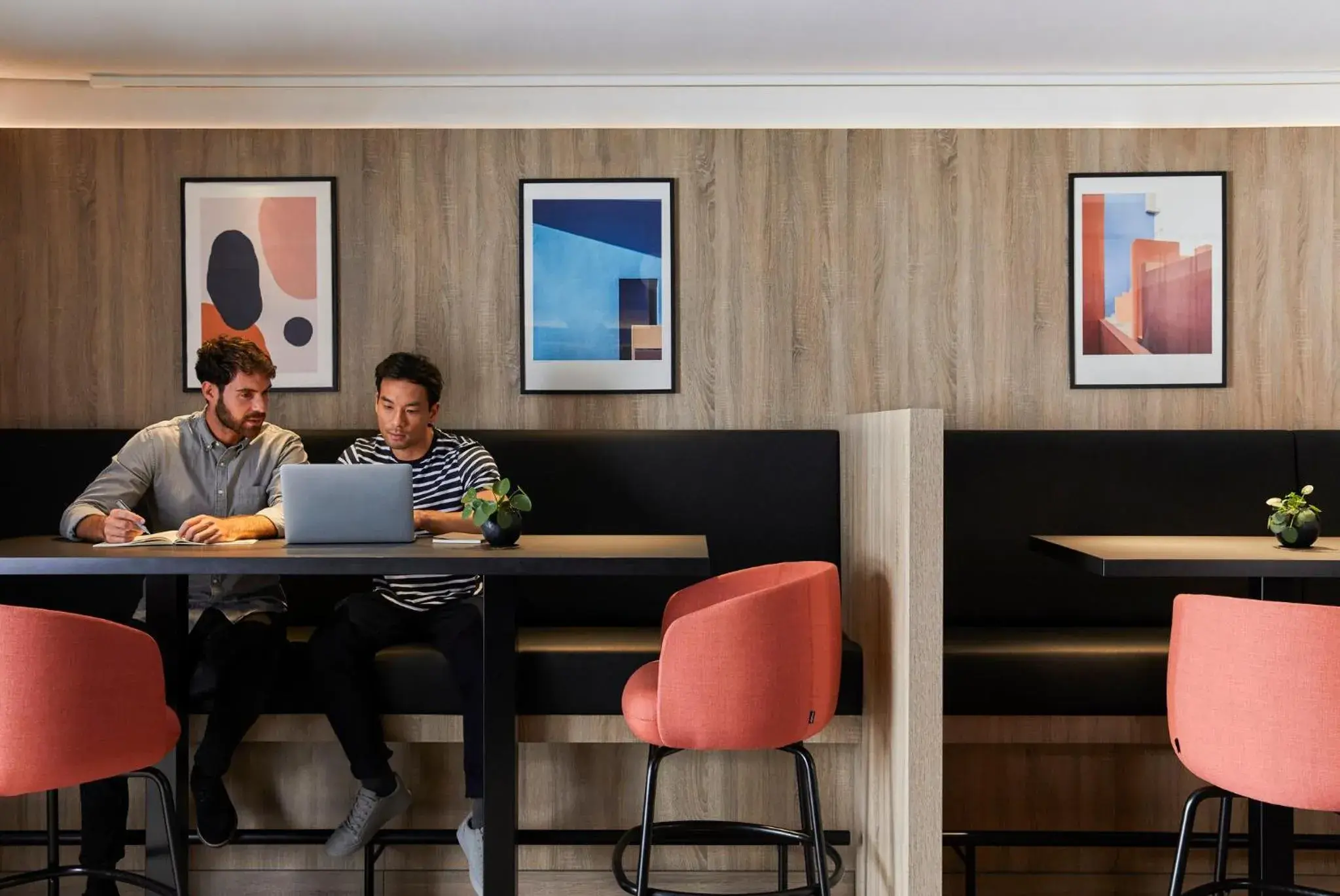 Lounge or bar in Crowne Plaza Hamburg-City Alster by IHG Lounge or bar in Crowne Plaza Hamburg-City Alster by IHG