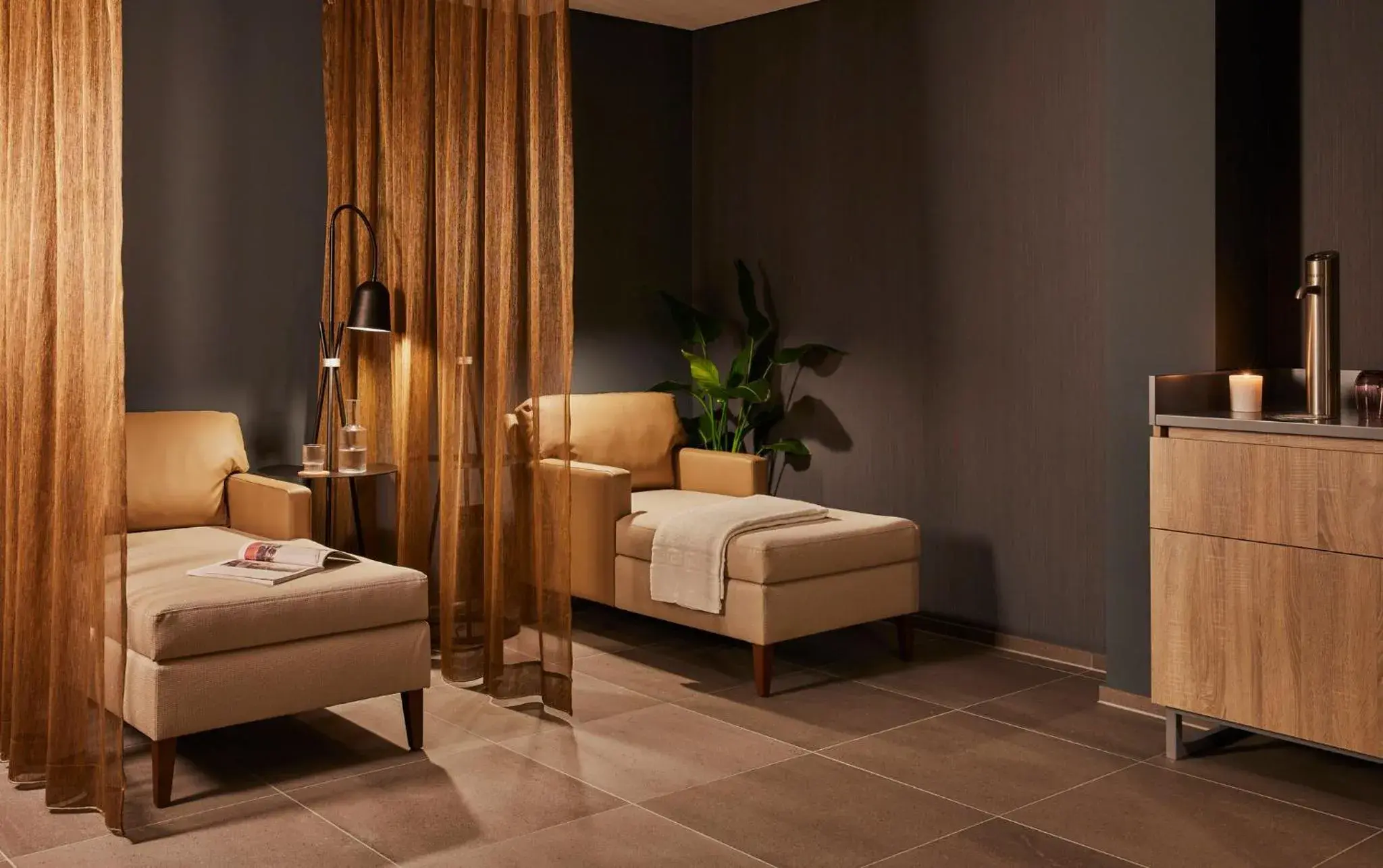 Fitness centre/facilities, Bed in Crowne Plaza Hamburg-City Alster by IHG Fitness centre/facilities, Bed in Crowne Plaza Hamburg-City Alster by IHG