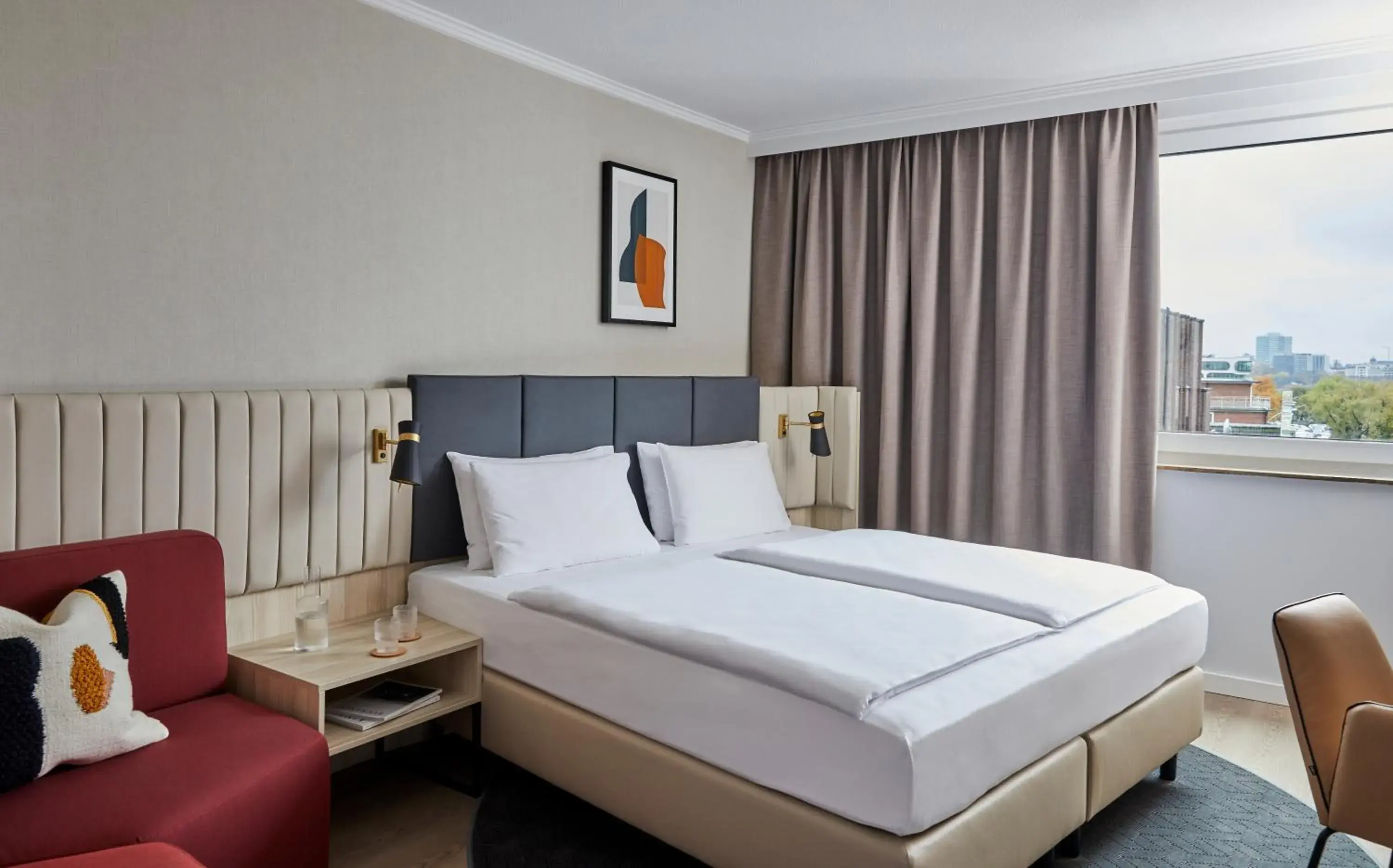 Bedroom, Bed in Crowne Plaza Hamburg-City Alster by IHG Bedroom, Bed in Crowne Plaza Hamburg-City Alster by IHG