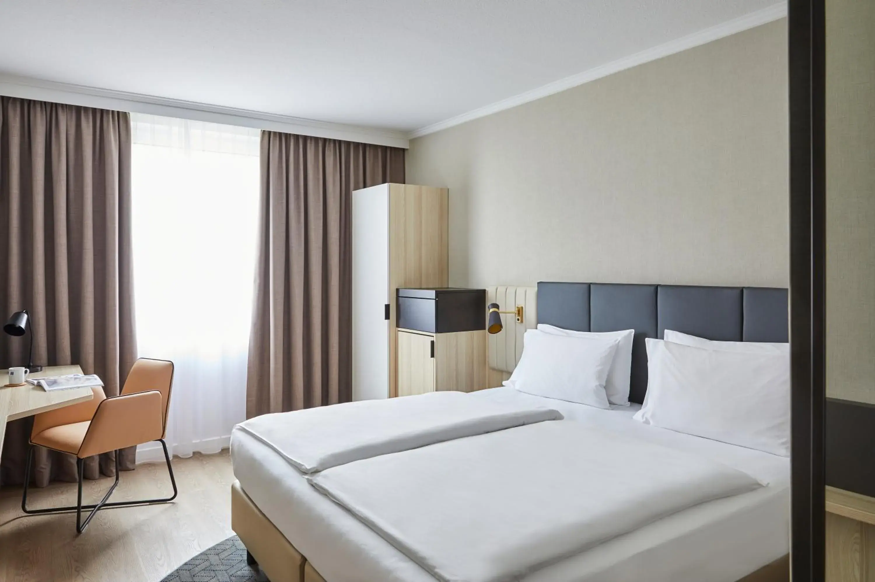 Bedroom, Bed in Crowne Plaza Hamburg-City Alster by IHG Bedroom, Bed in Crowne Plaza Hamburg-City Alster by IHG
