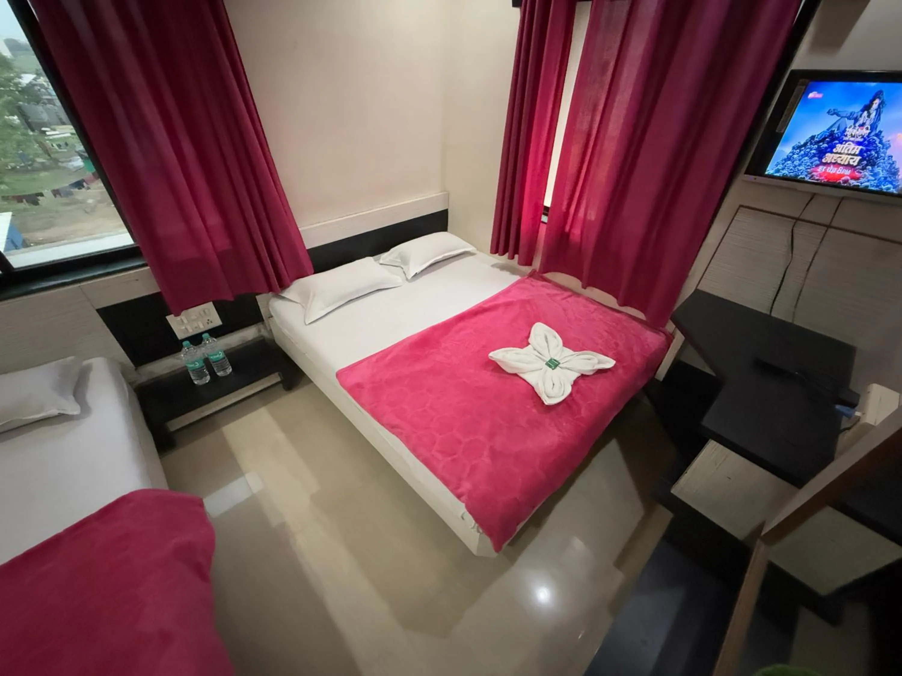 Bed in Hotel Temple Sai