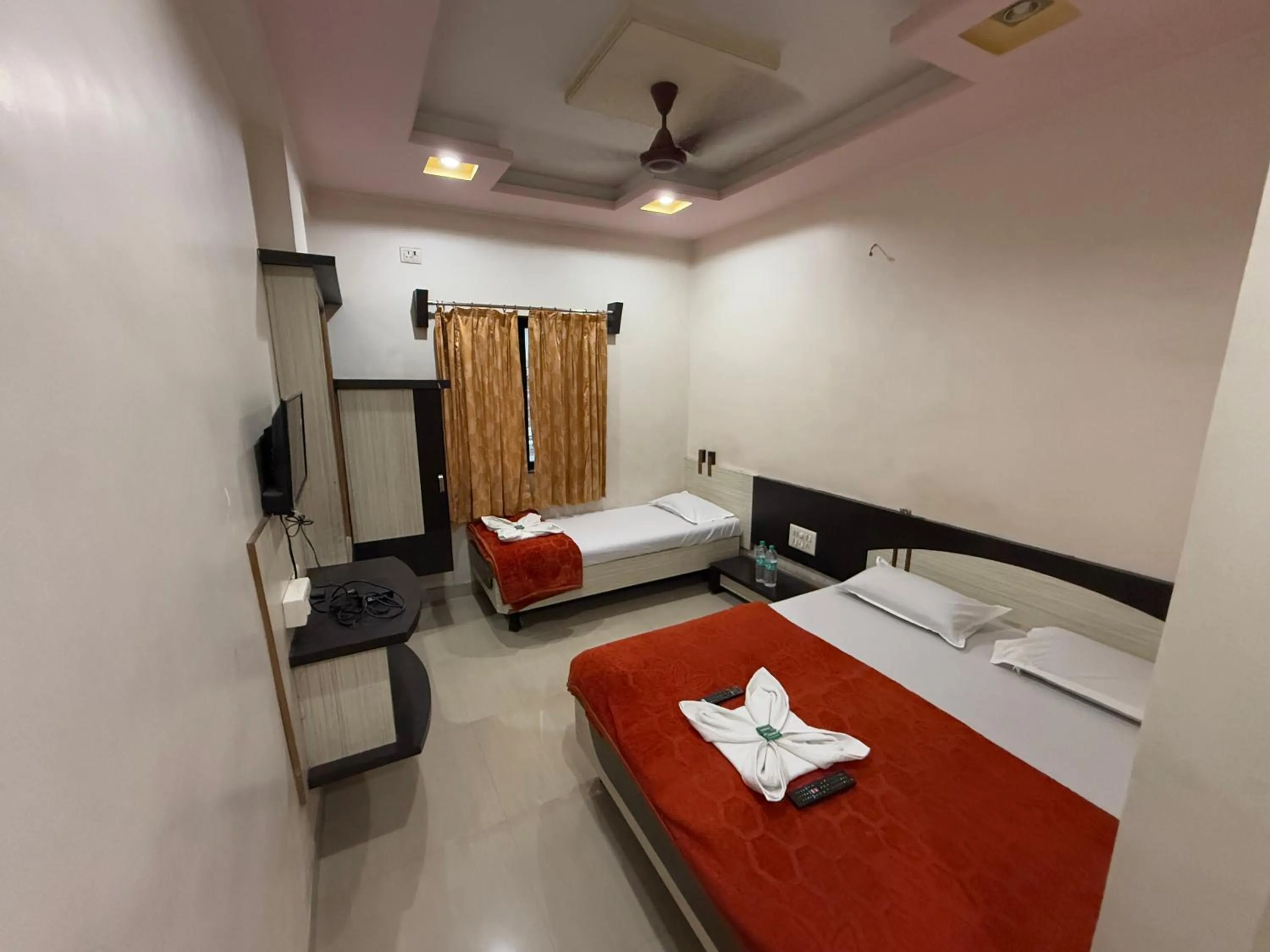 Bed in Hotel Temple Sai