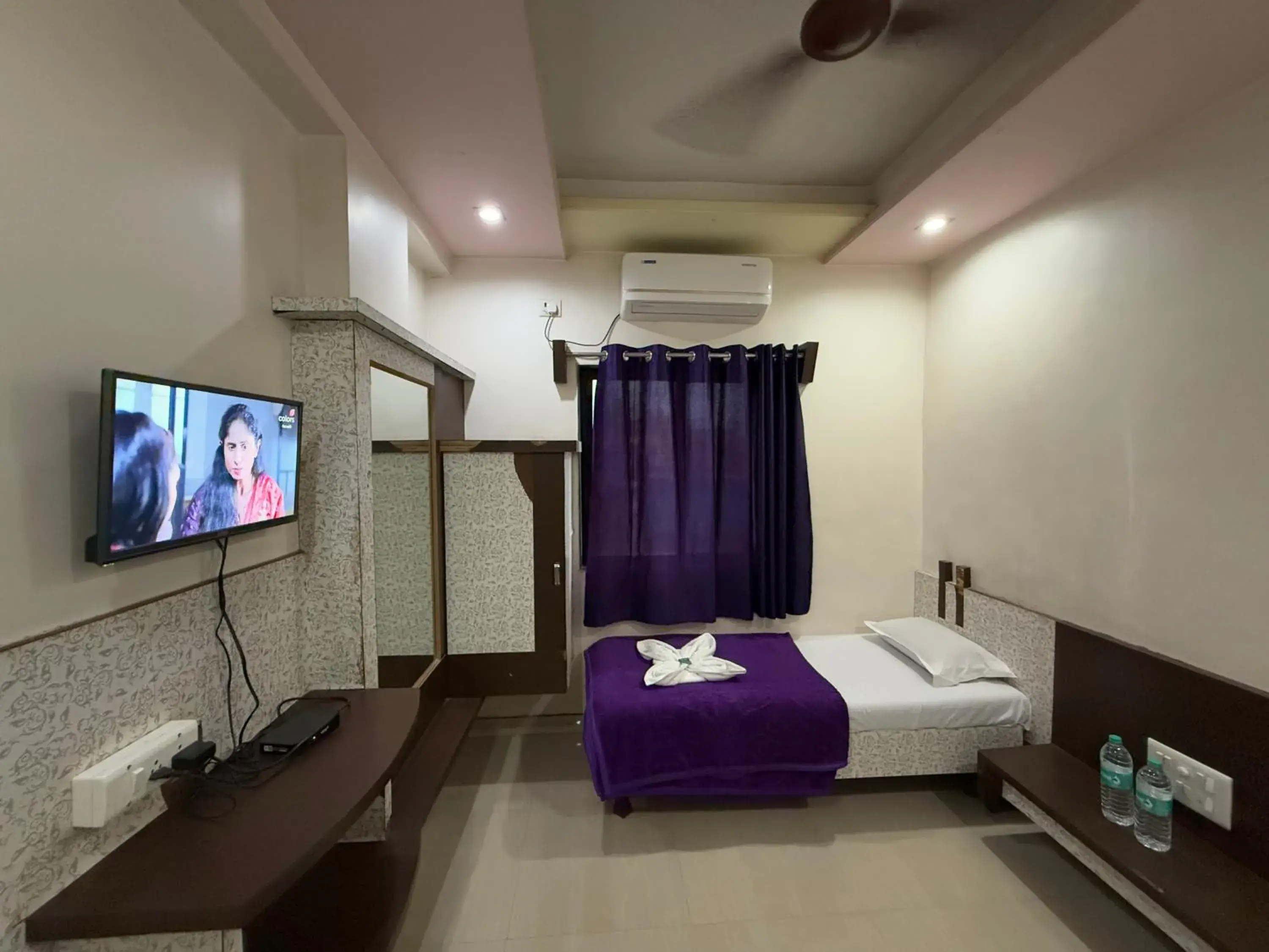 TV and multimedia, Bed in Hotel Temple Sai TV and multimedia, Bed in Hotel Temple Sai