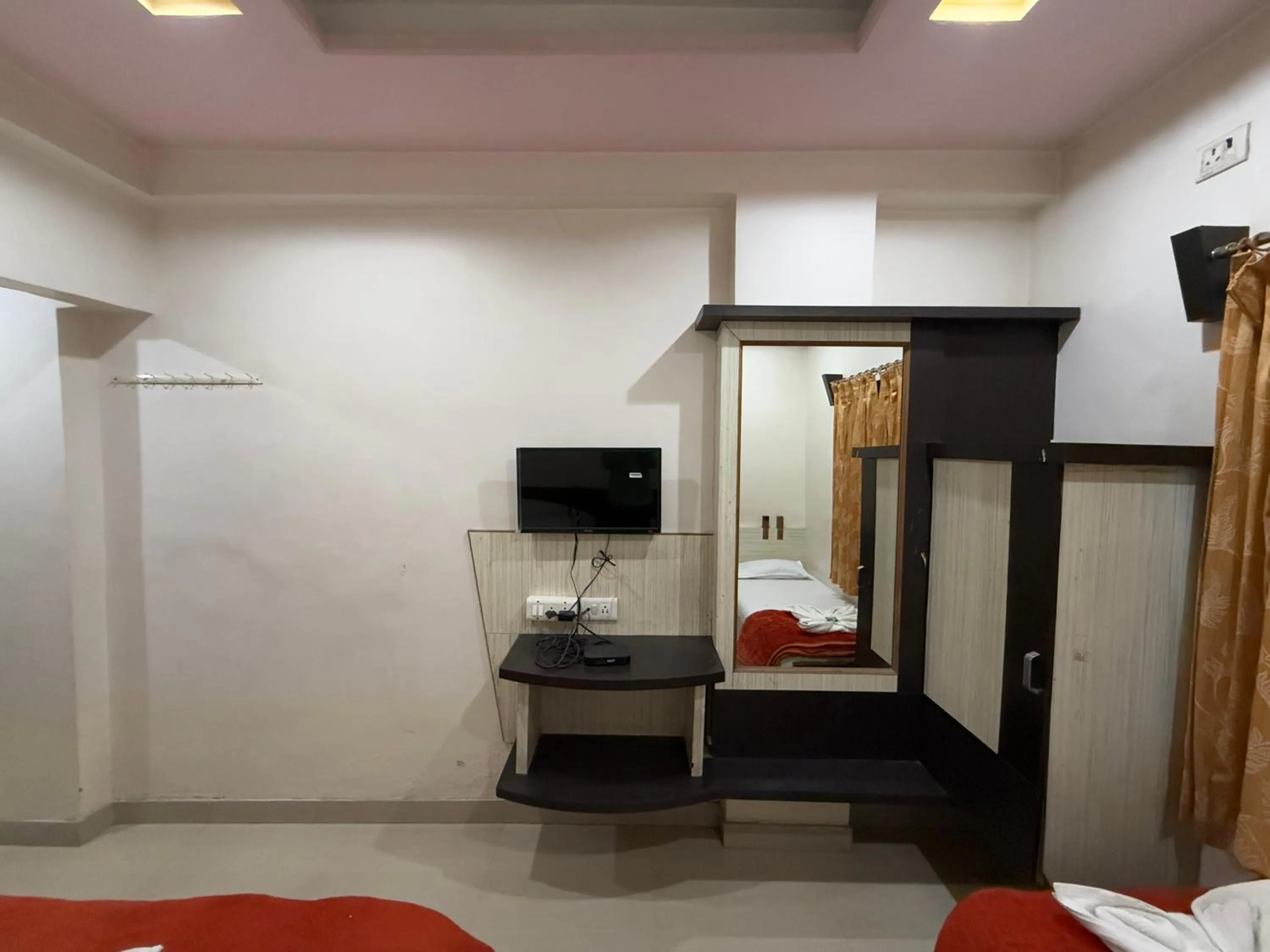 TV and multimedia, Bed in Hotel Temple Sai