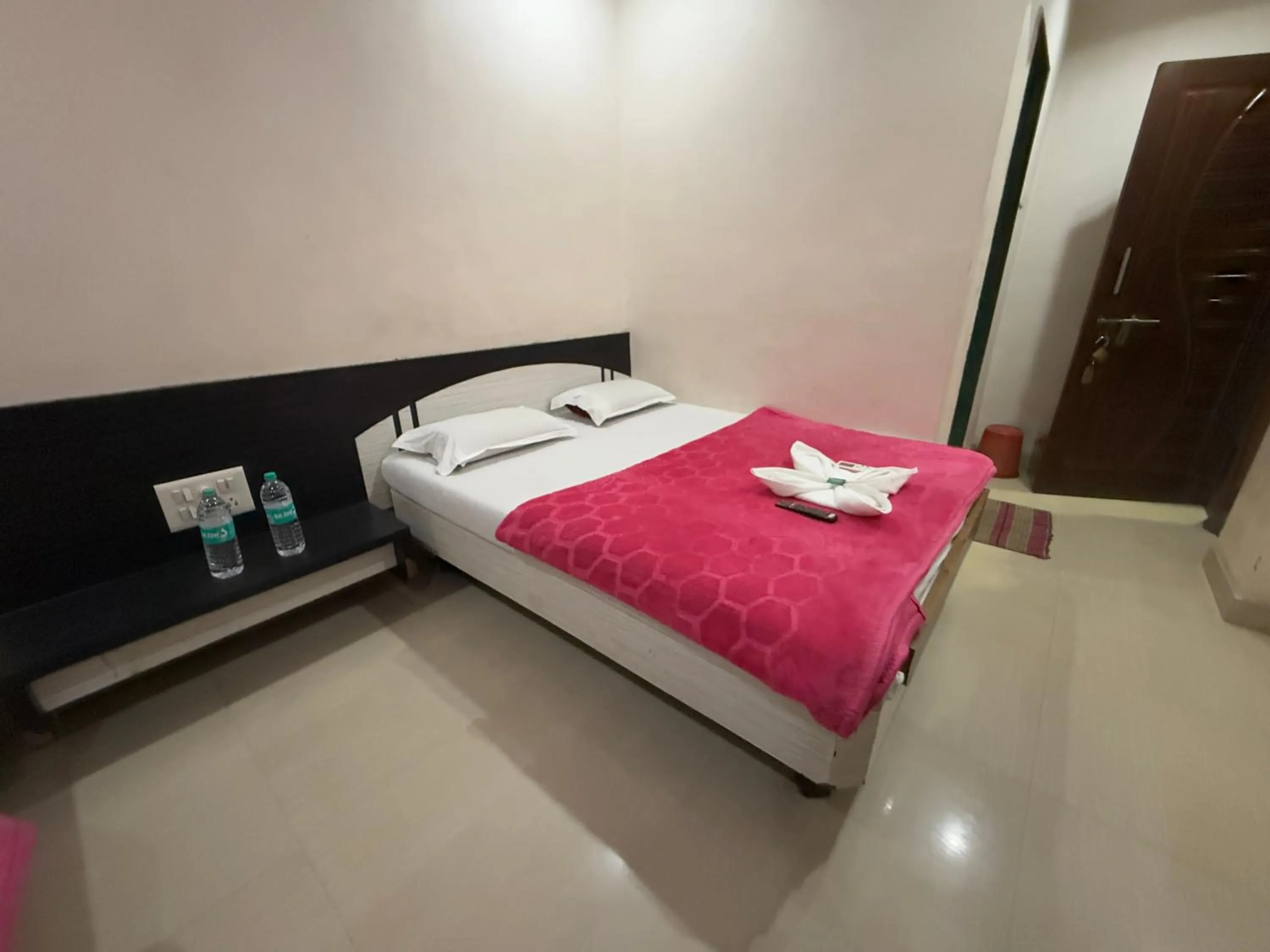 Bed in Hotel Temple Sai