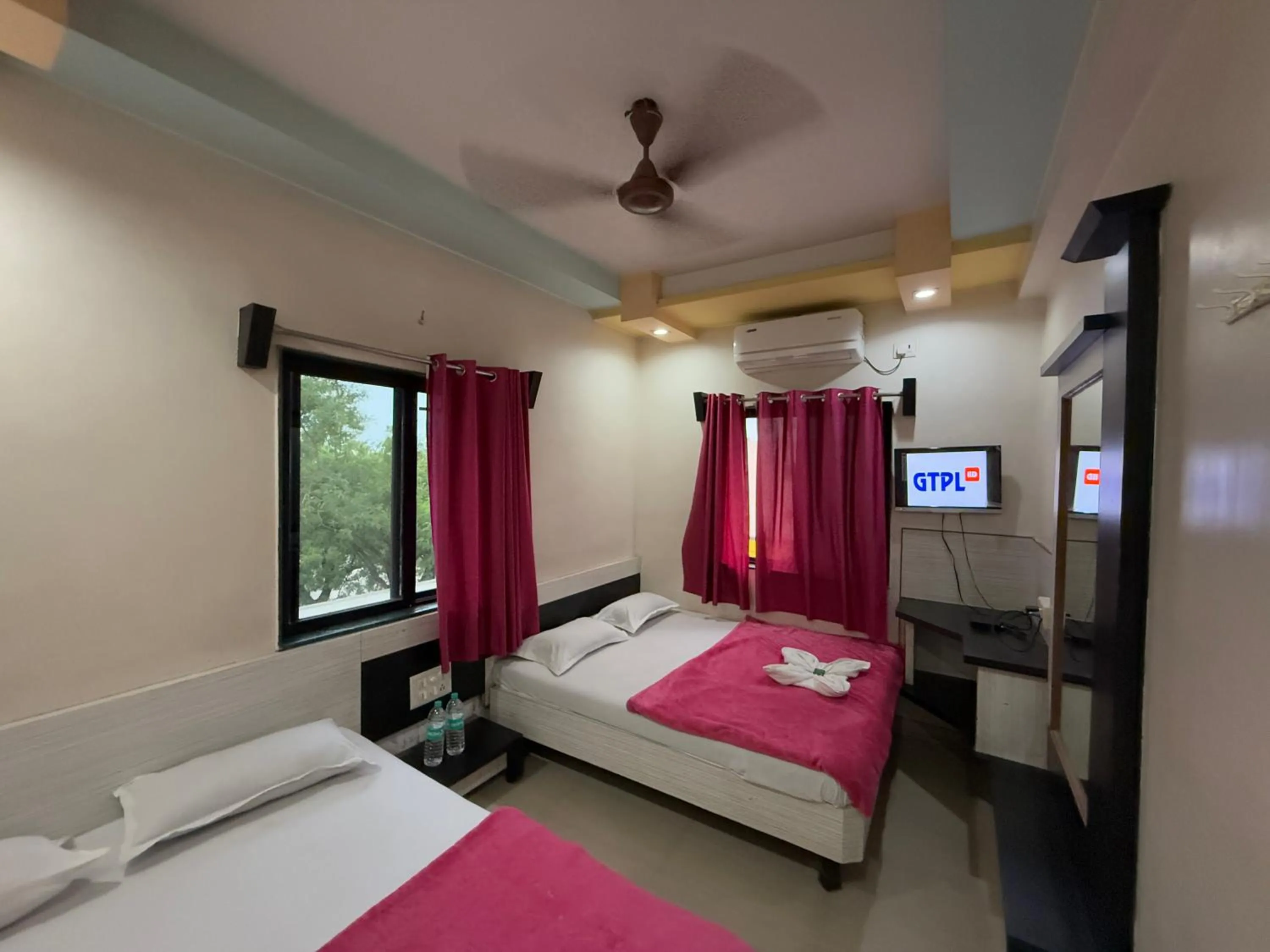 Bed in Hotel Temple Sai