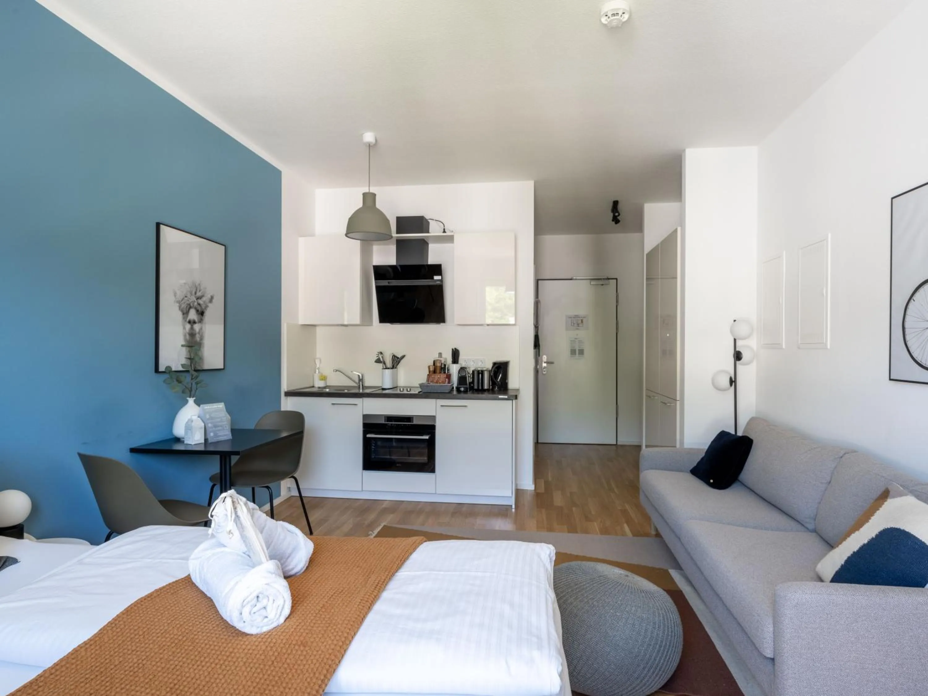 Photo of the whole room, Bed in Limehome Trier Nikolaus-Leis-Straße