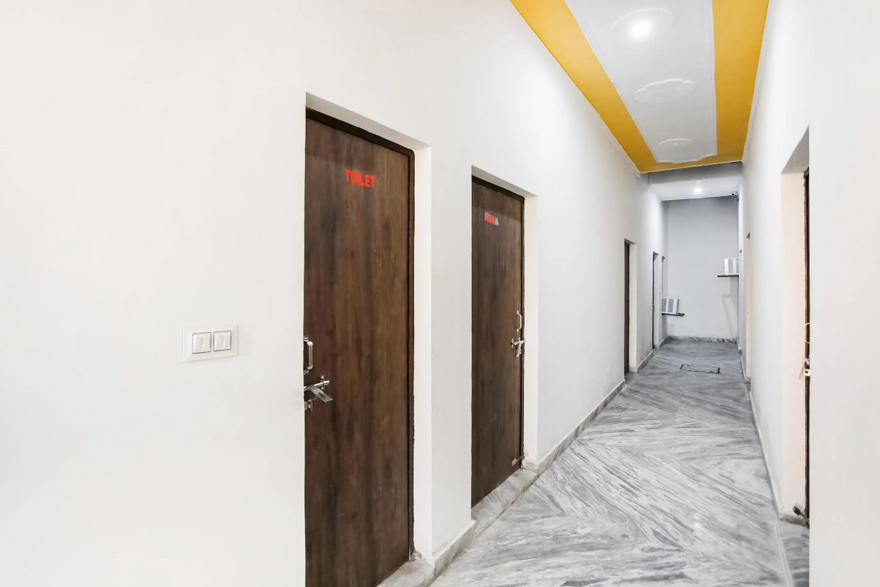 Lobby or reception in Hotel O by OYO Dollar