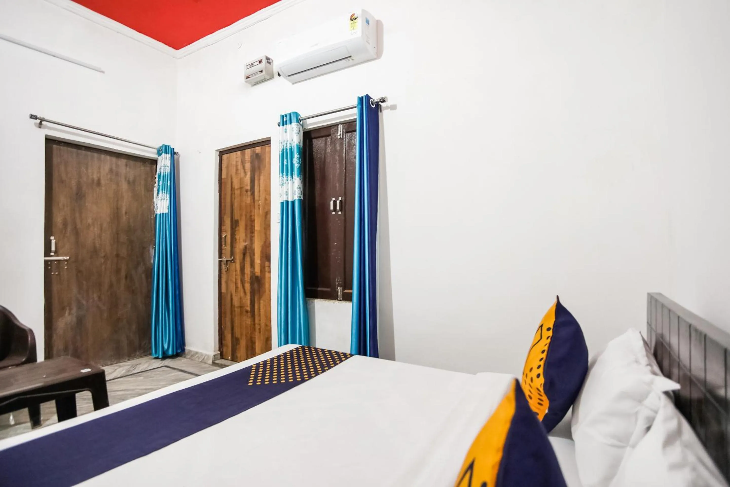 Bedroom in Hotel O by OYO Dollar