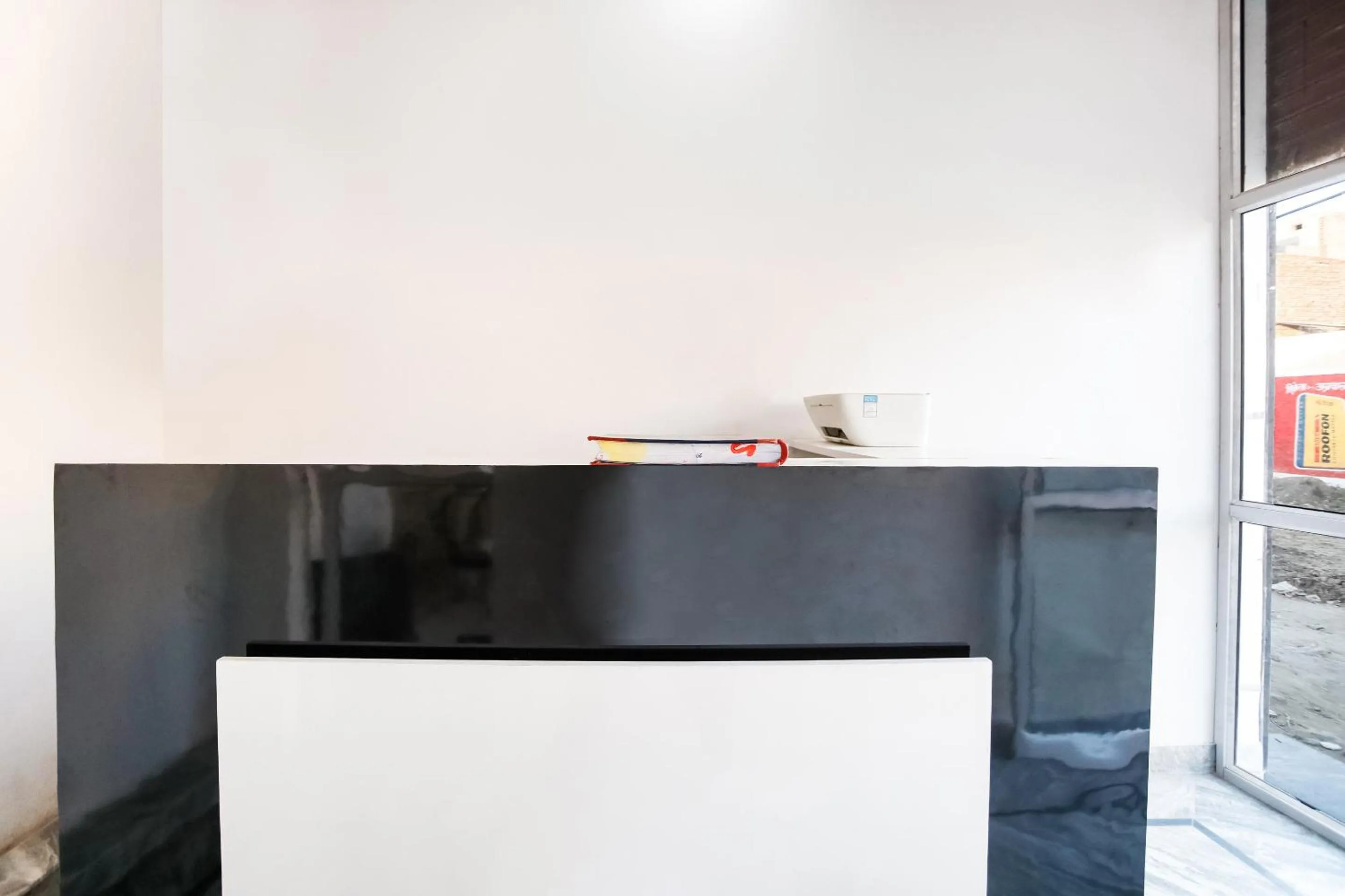 Lobby or reception in Hotel O by OYO Dollar