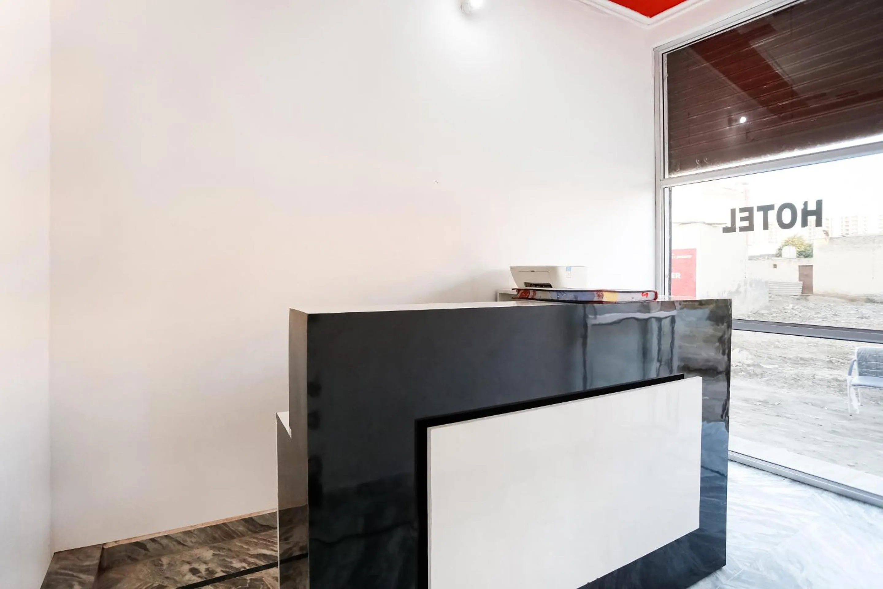 Lobby or reception in Hotel O by OYO Dollar