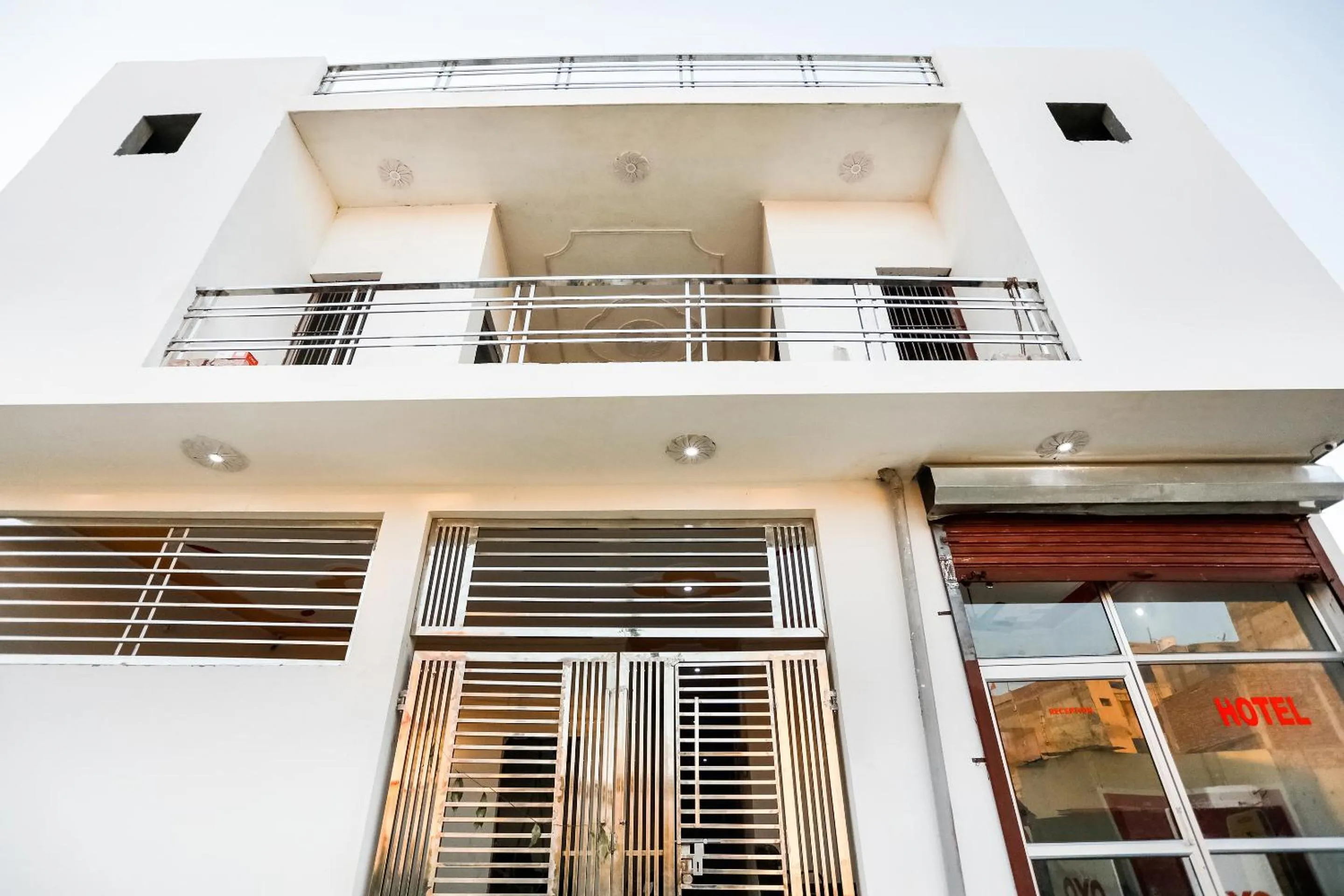 Facade/entrance in Hotel O by OYO Dollar