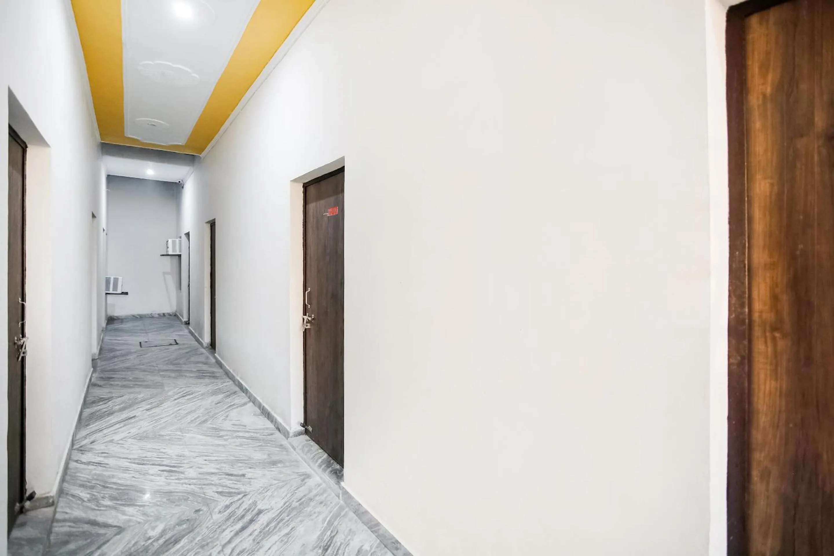 Lobby or reception in Hotel O by OYO Dollar