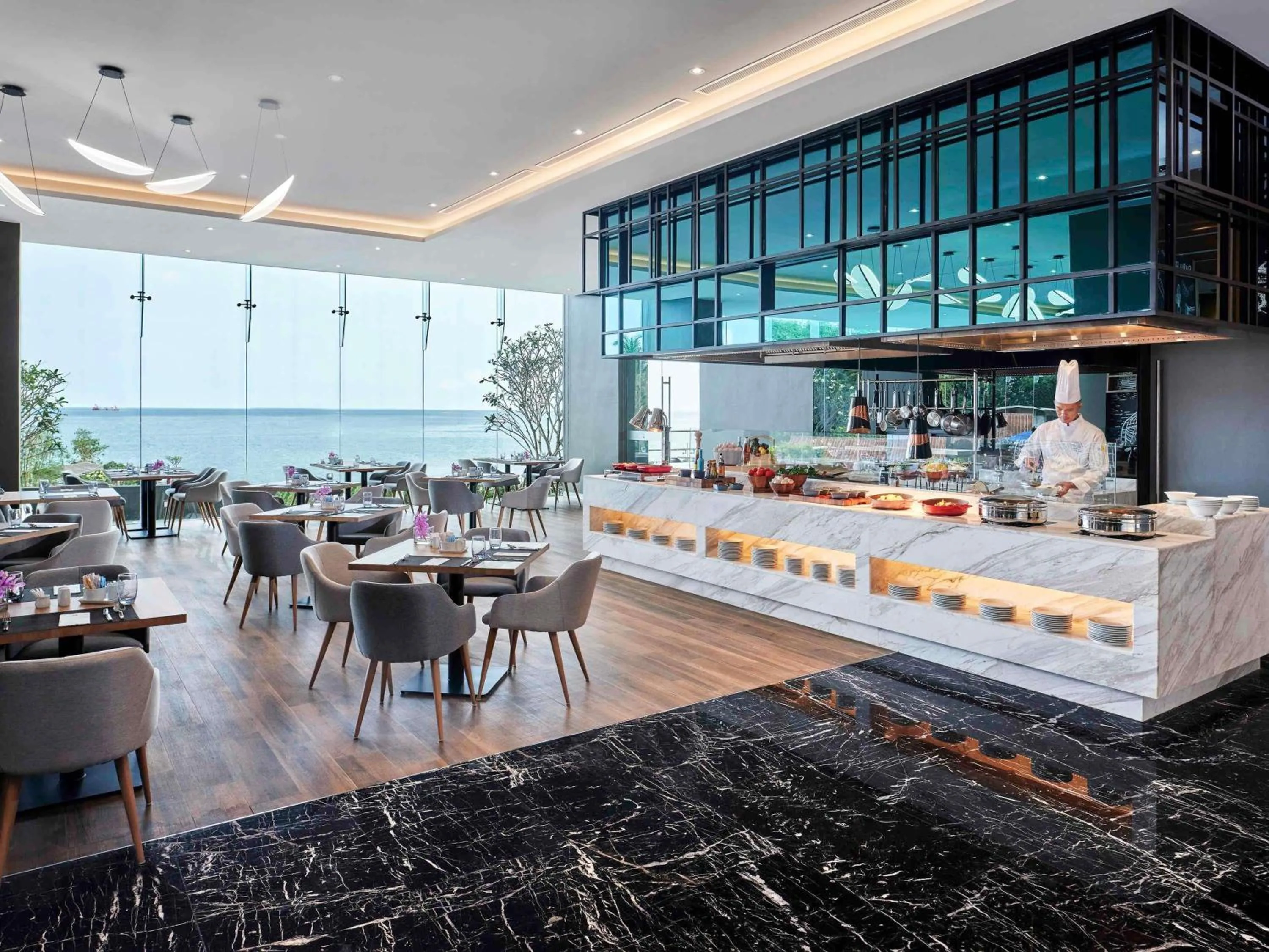 Restaurant/places to eat in Novotel Marina Sriracha