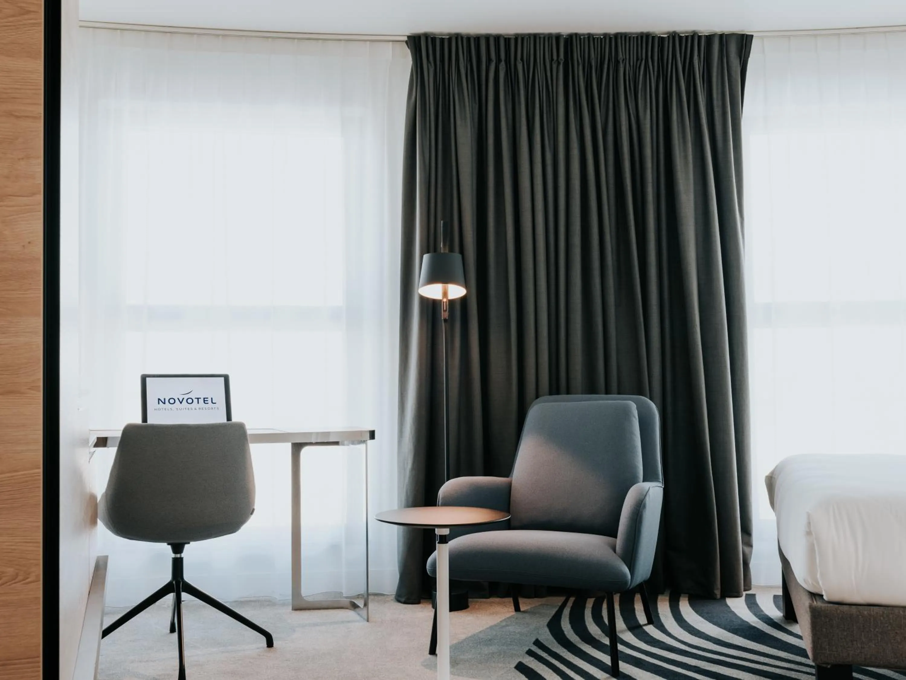 Staff in Novotel Angers Centre Gare