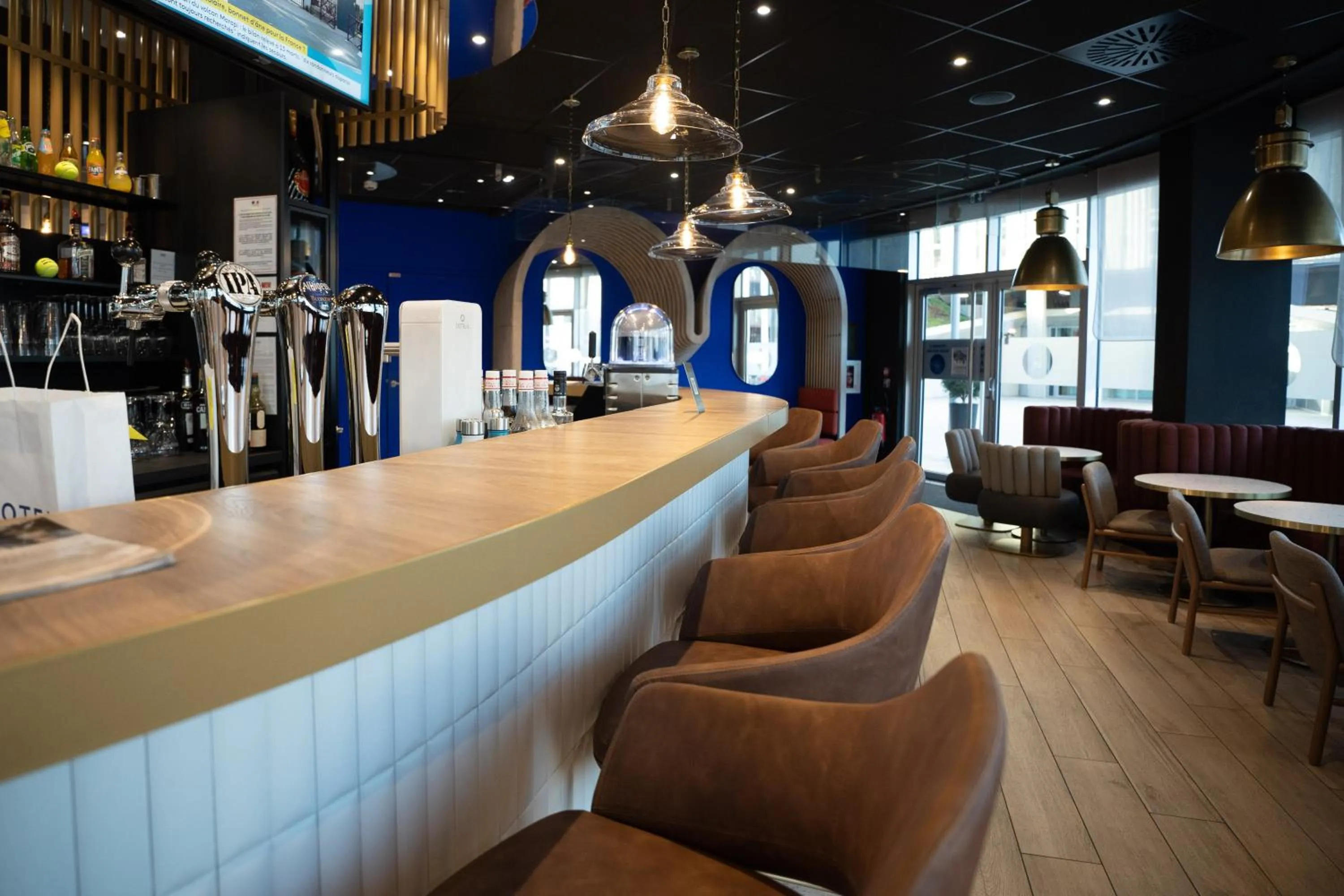 Lounge or bar in Novotel Angers Centre Gare