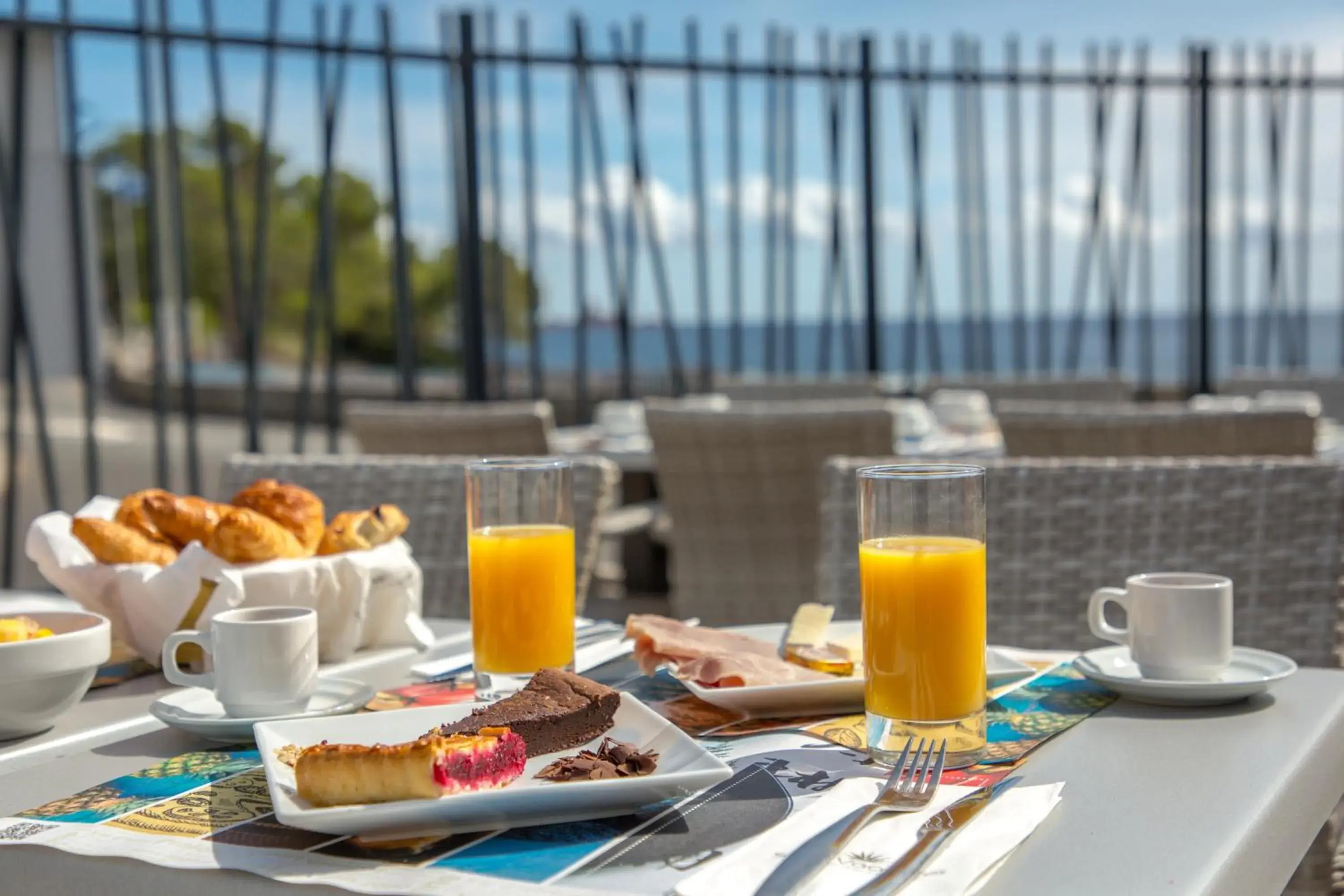 Food and drinks in SOWELL HOTELS La Plage Food and drinks in SOWELL HOTELS La Plage