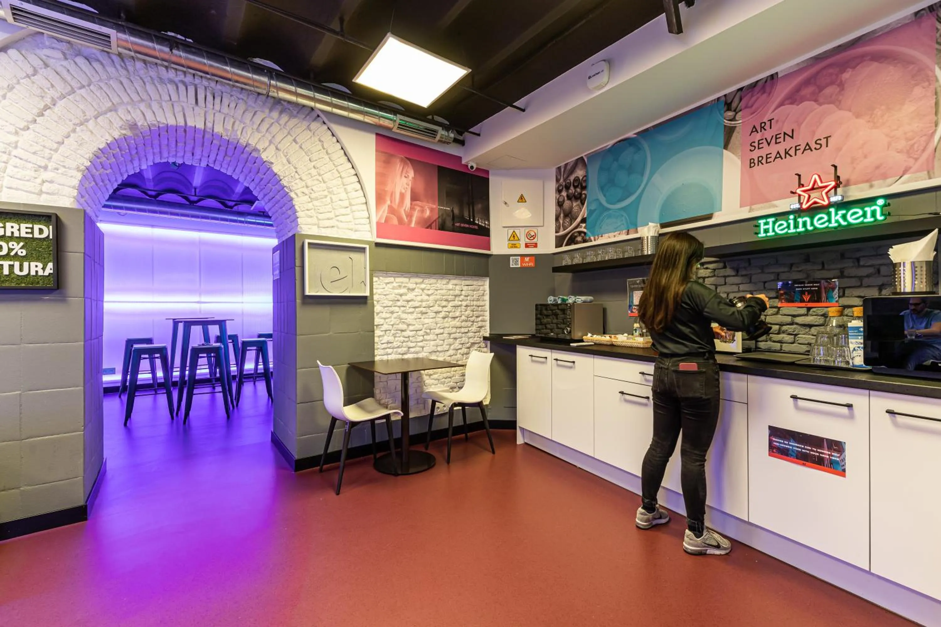 Art Seven Hostel Capsules