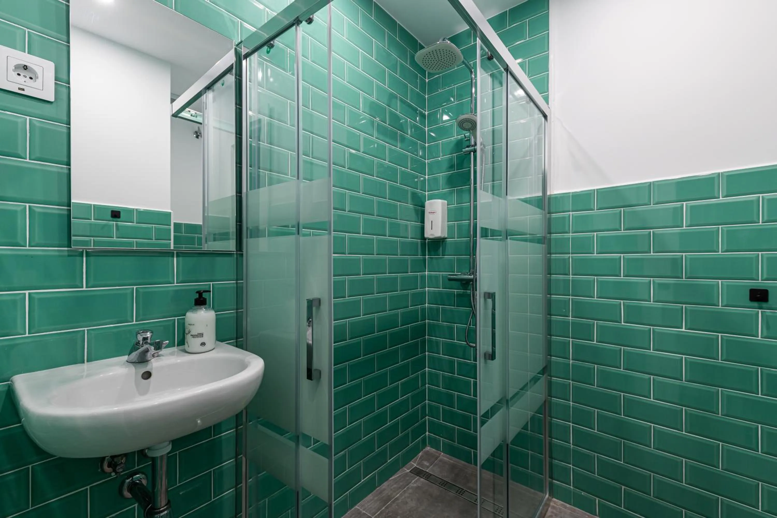 Art Seven Hostel Capsules