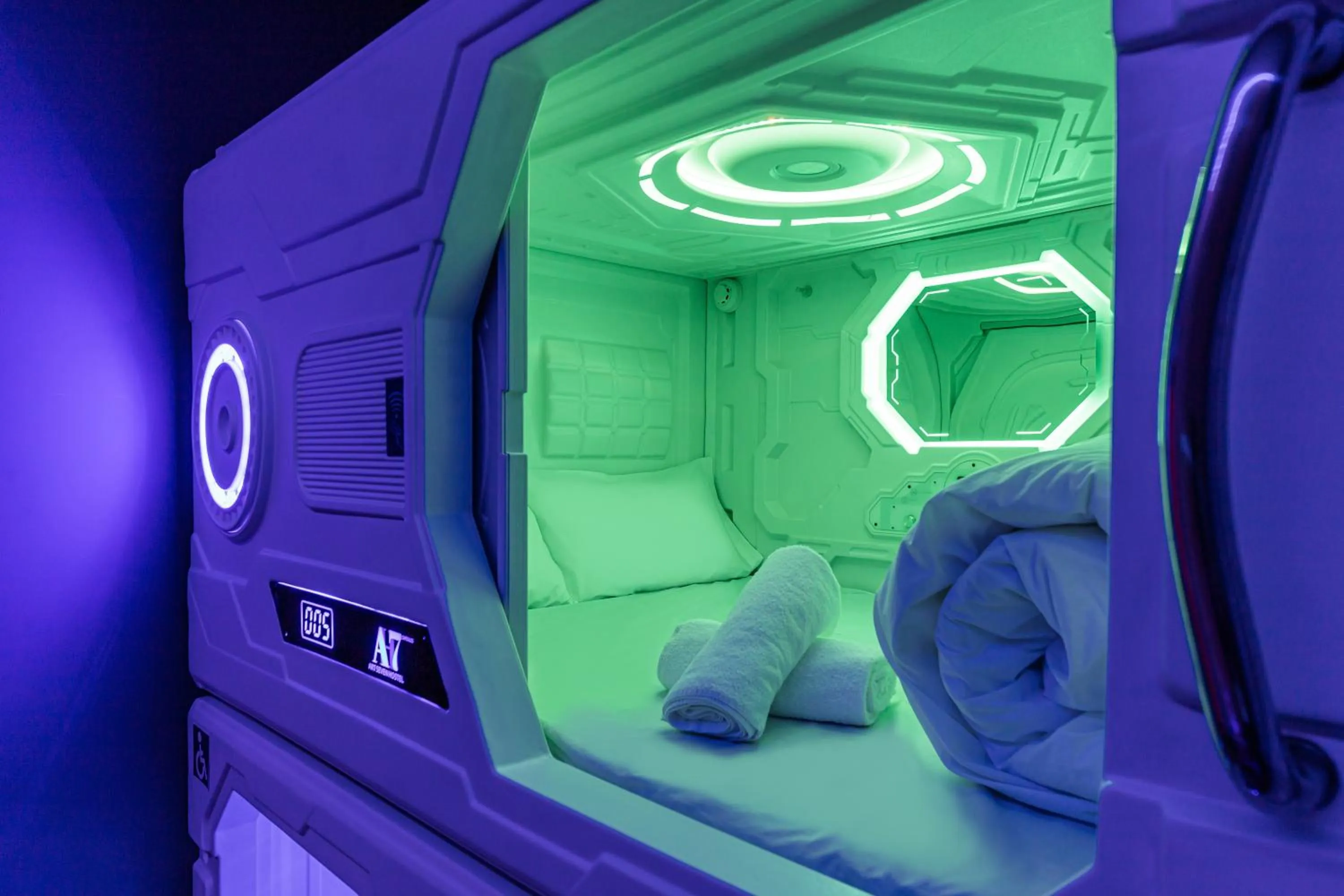 Art Seven Hostel Capsules