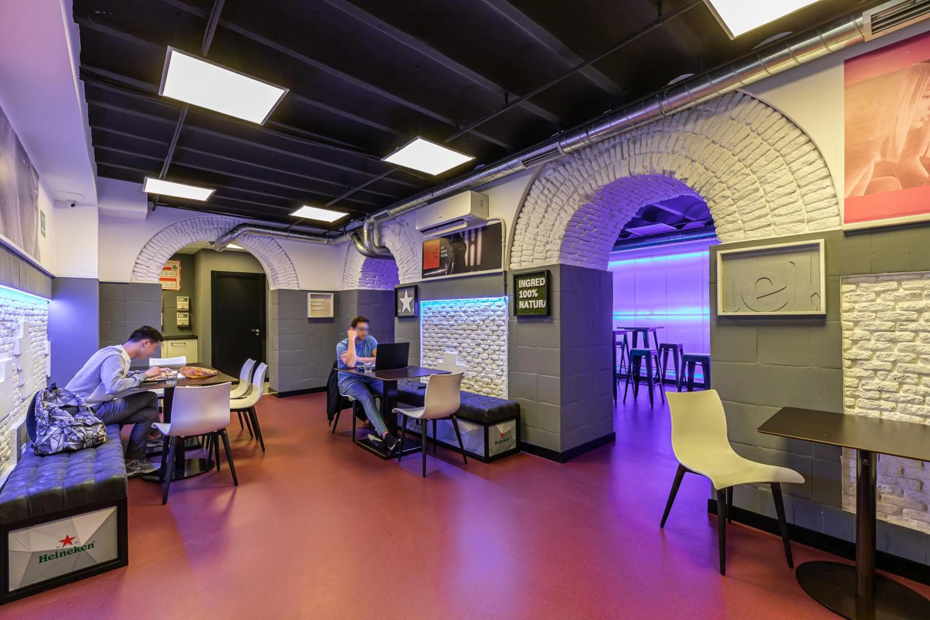 Art Seven Hostel Capsules