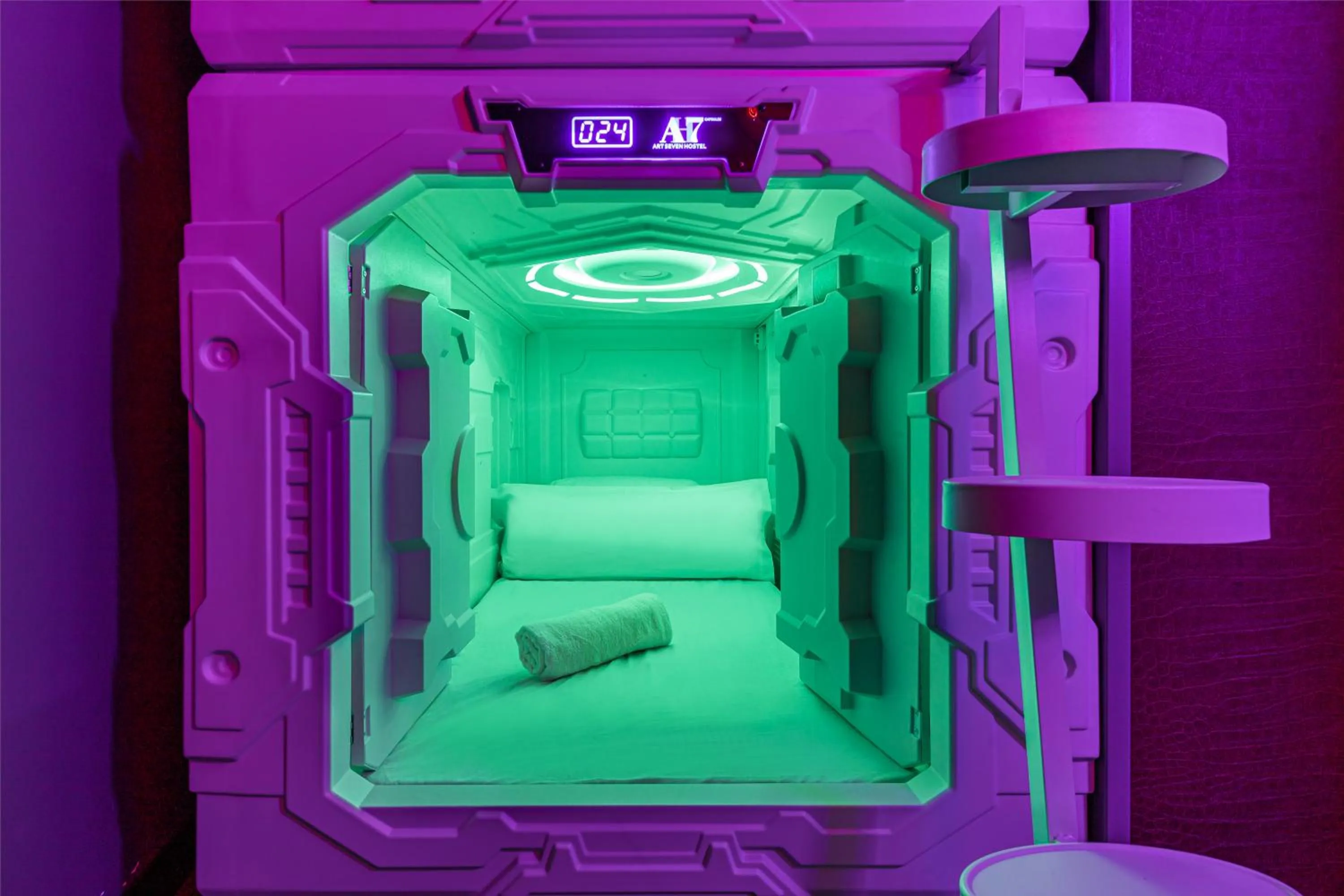 Art Seven Hostel Capsules