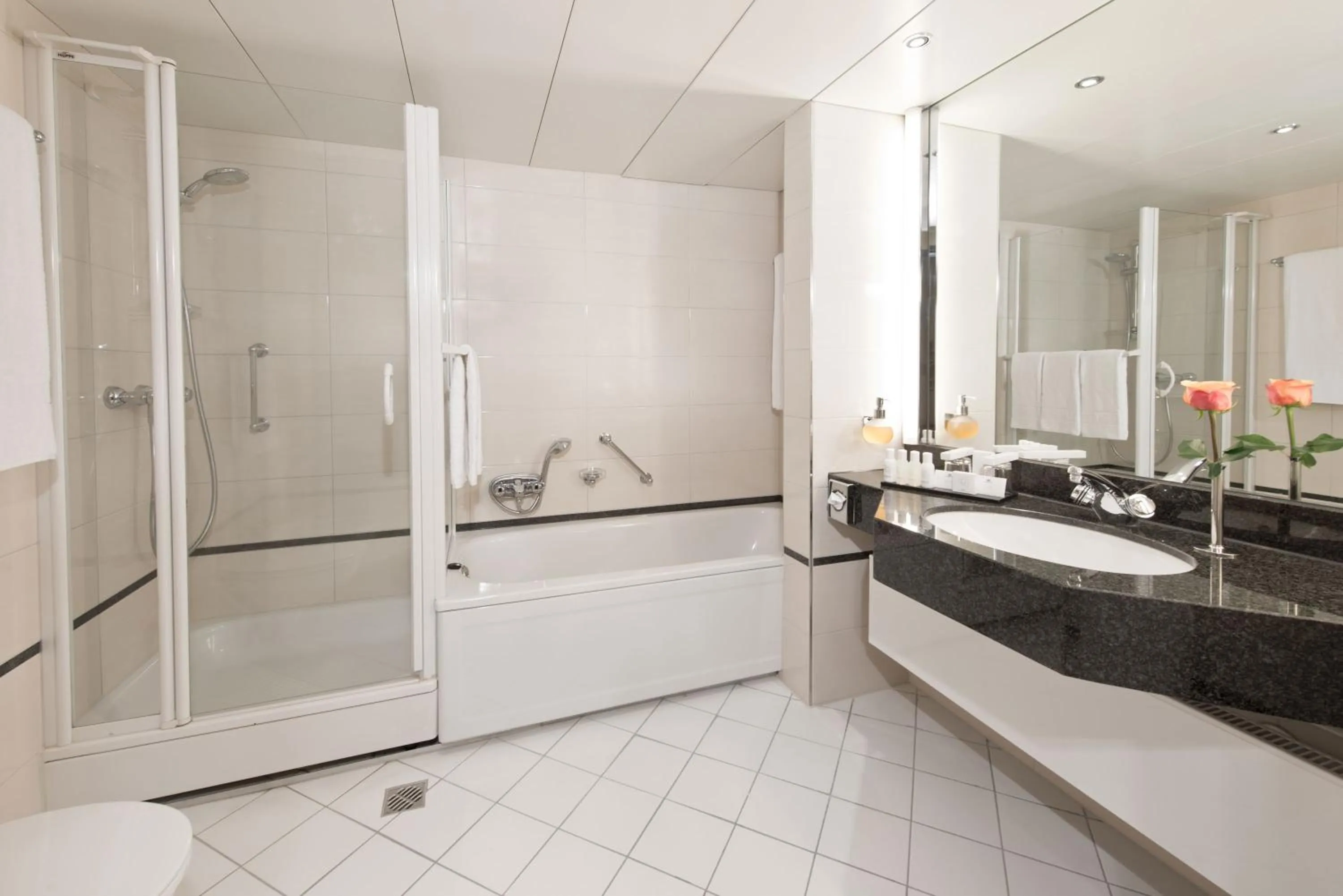 Bathroom in Maritim Hotel Frankfurt