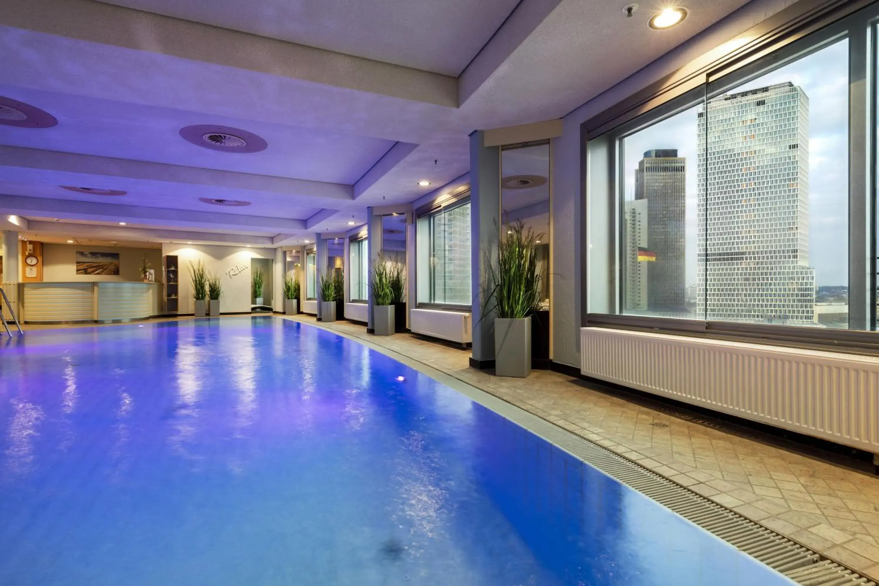 Swimming pool in Maritim Hotel Frankfurt Swimming pool in Maritim Hotel Frankfurt