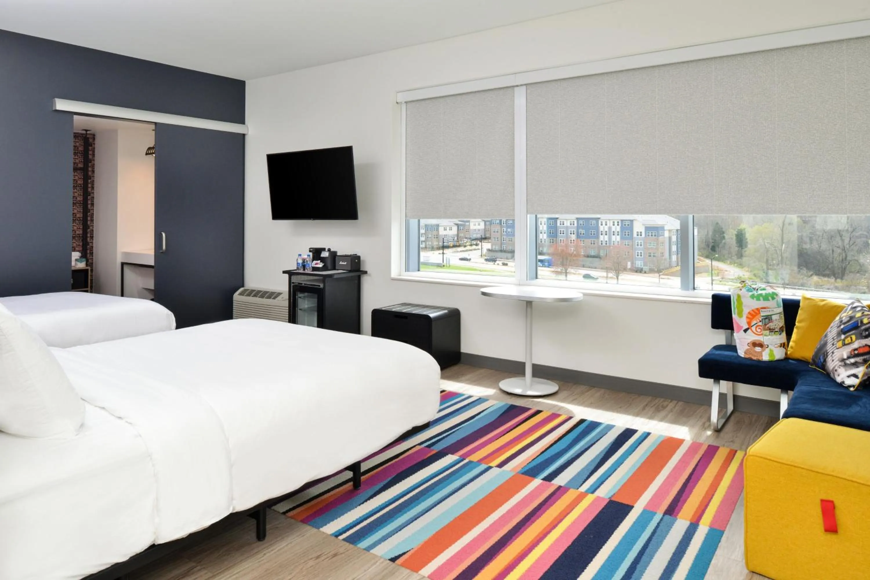 Photo of the whole room, Bed in Aloft Charlotte Airport
