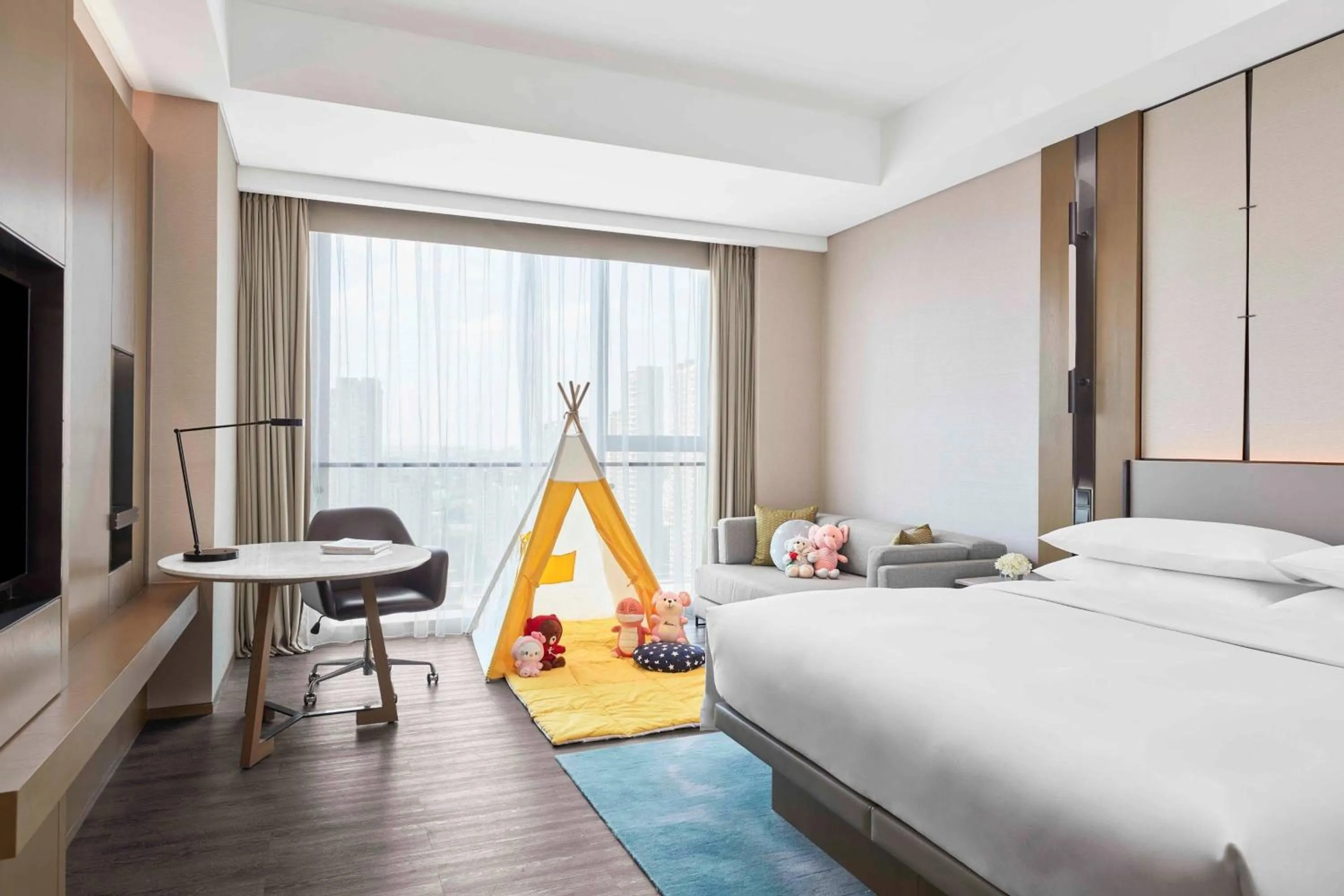 Photo of the whole room, Bed in Jiaxing Marriott Hotel