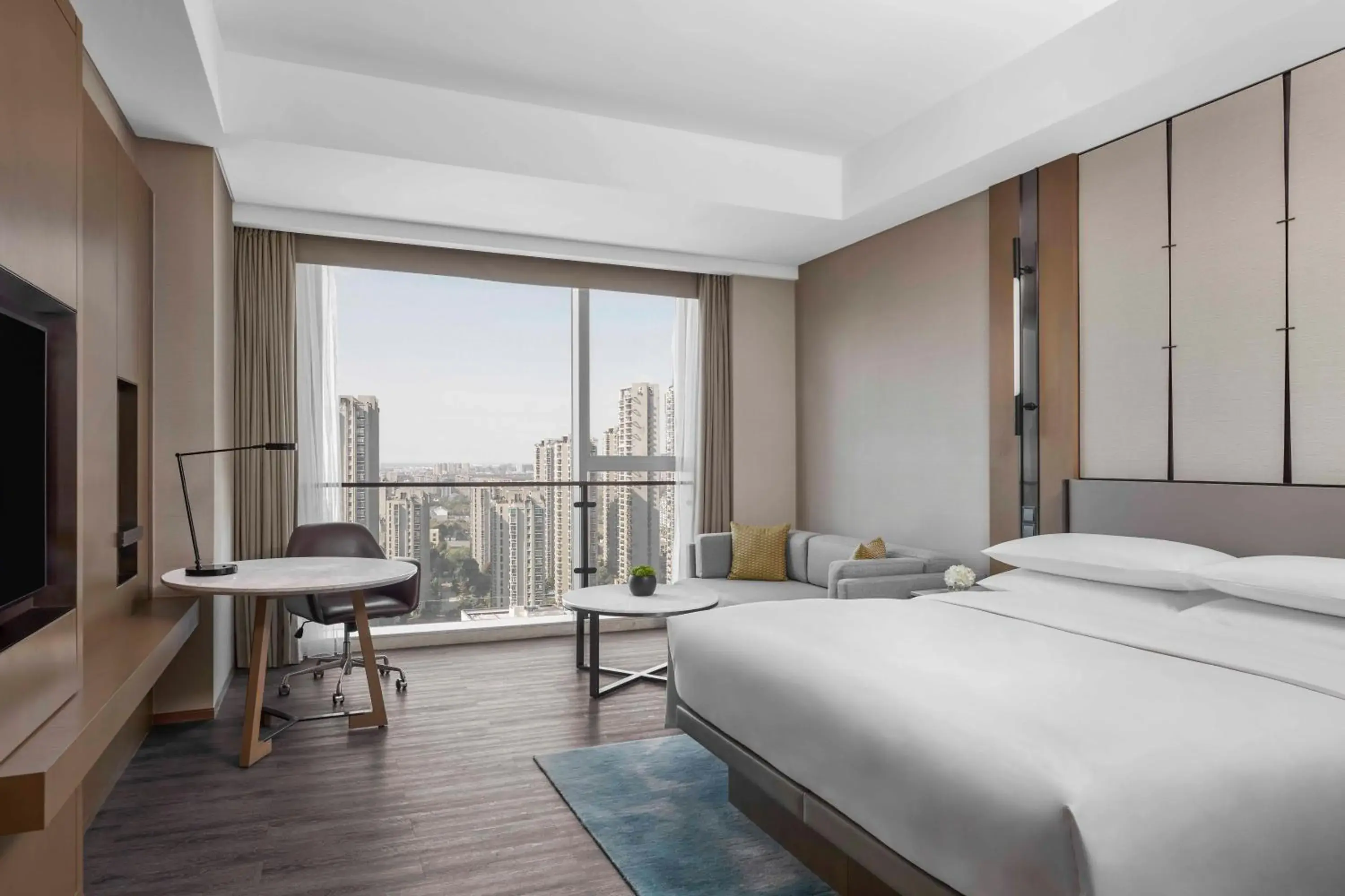 Deluxe King Room in Jiaxing Marriott Hotel Deluxe King Room in Jiaxing Marriott Hotel