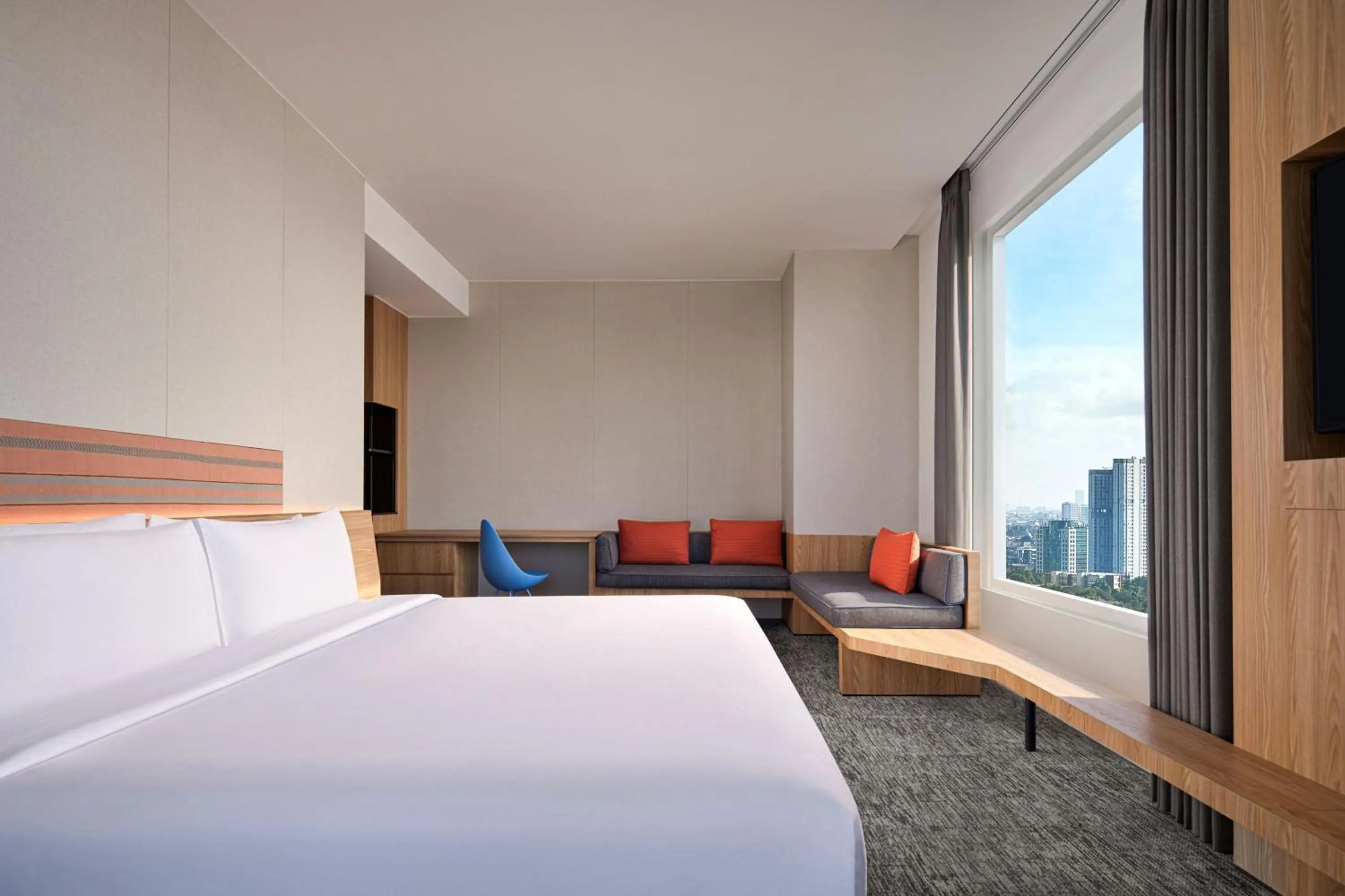 Photo of the whole room, Bed in Aloft South Jakarta