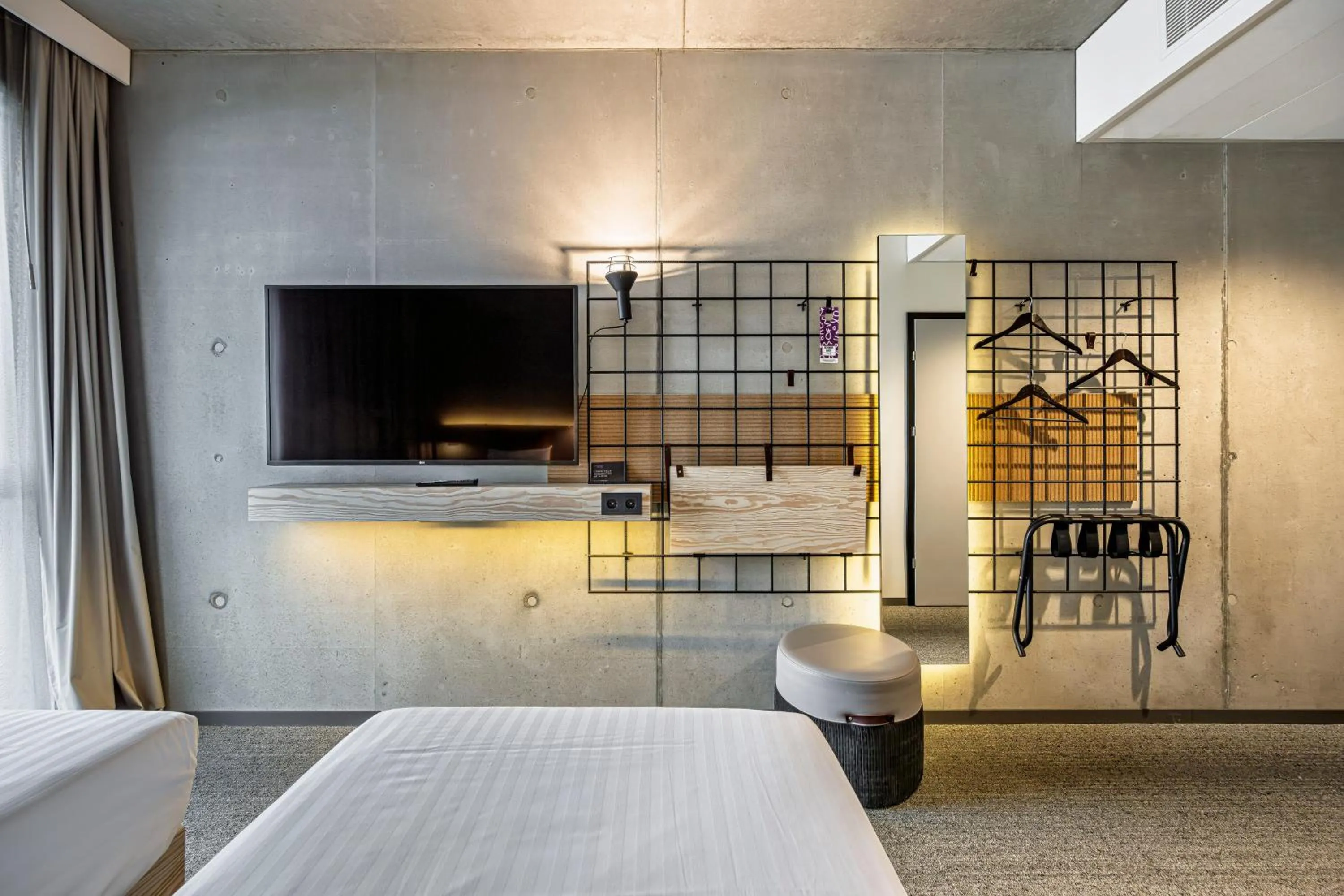 wardrobe, Bed in Moxy Kaunas Center