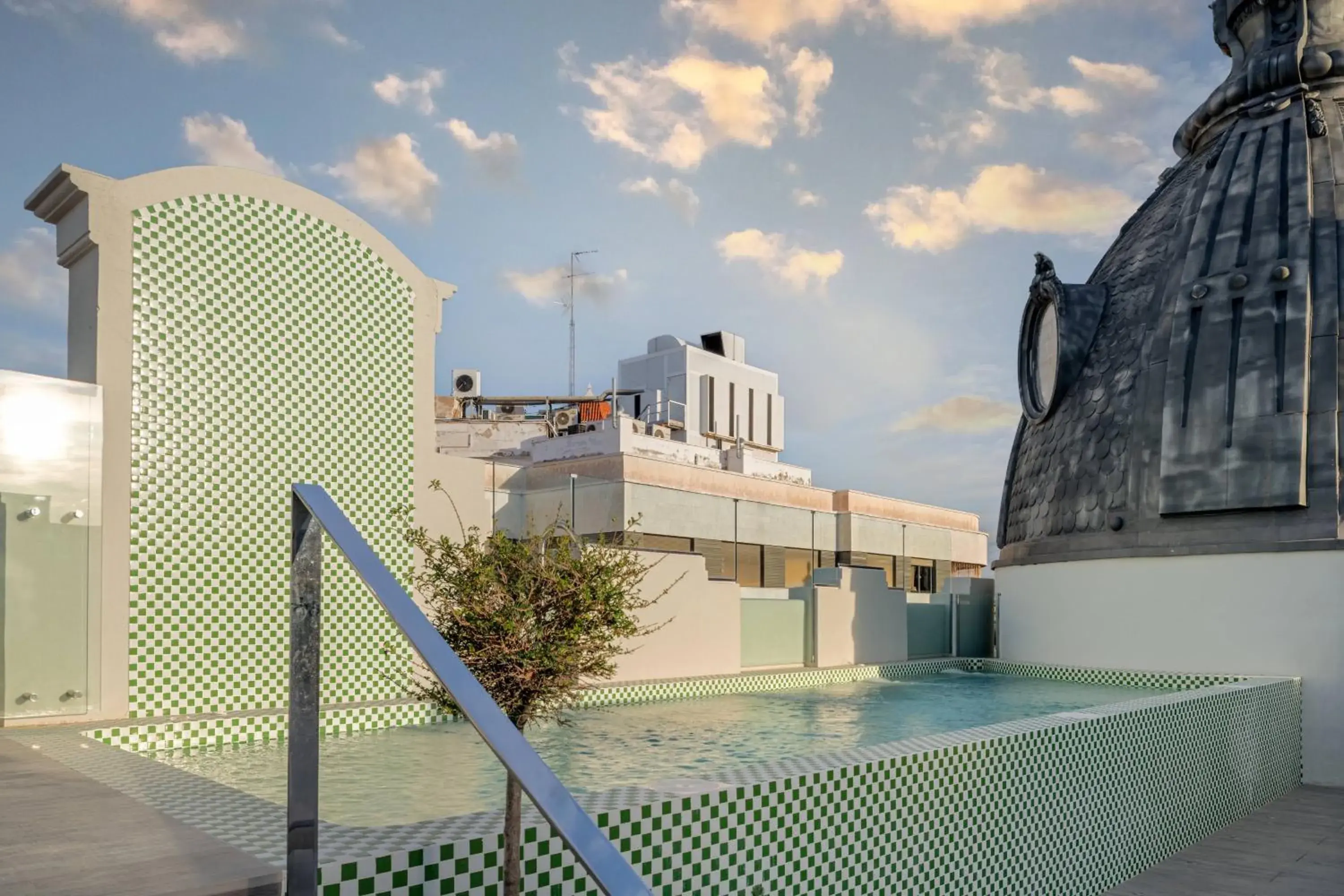 Swimming pool in Palacio Santa Clara, Autograph Collection Swimming pool in Palacio Santa Clara, Autograph Collection