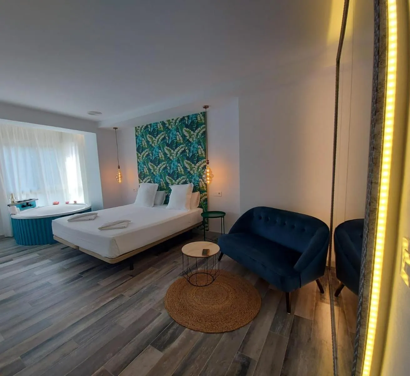 Photo of the whole room, Bed in Reina Victoria Prado Sastre