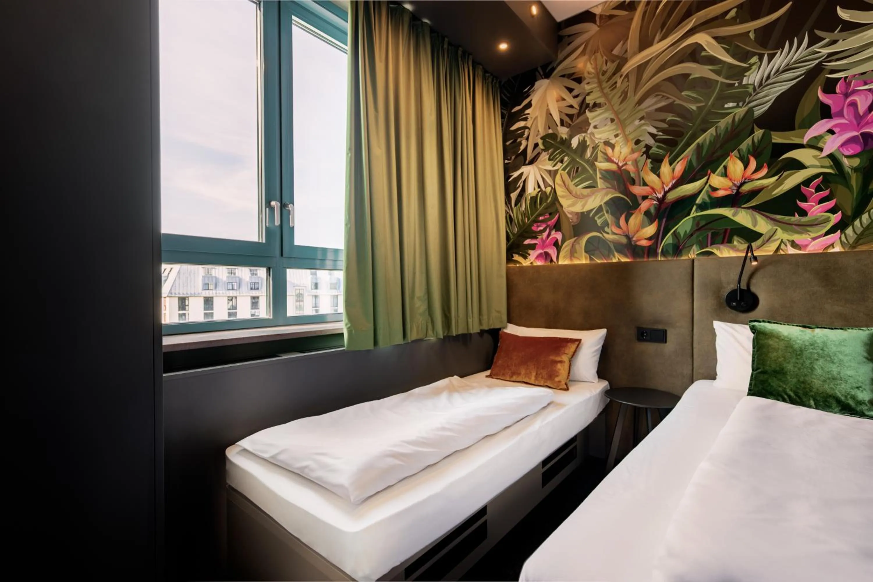 Photo of the whole room, Bed in Rugs Hotel Augsburg City