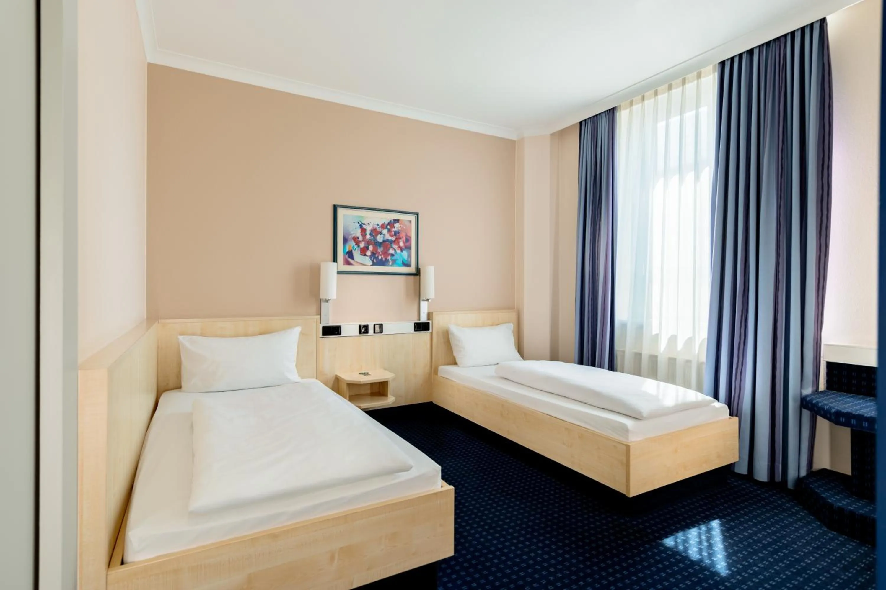 Photo of the whole room, Bed in Rugs Hotel Augsburg City